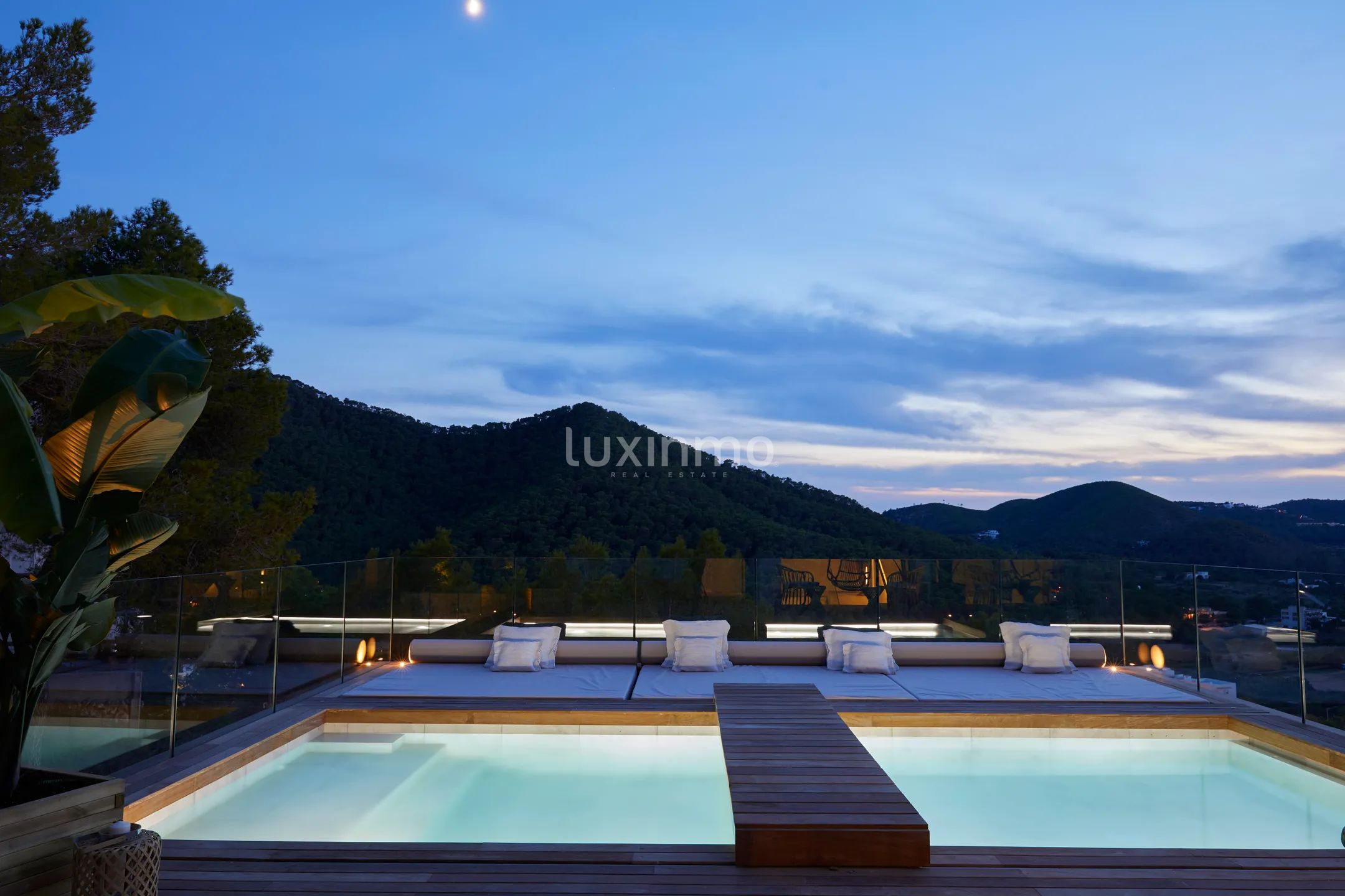 Striking Contemporary Villa in Cala Llonga, Seamlessly Integrated into Nature — photo 3