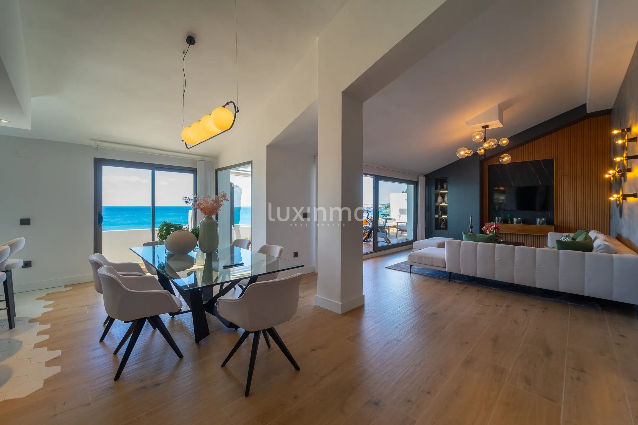 Modern penthouse on the beachfront in Campomanes — photo 10