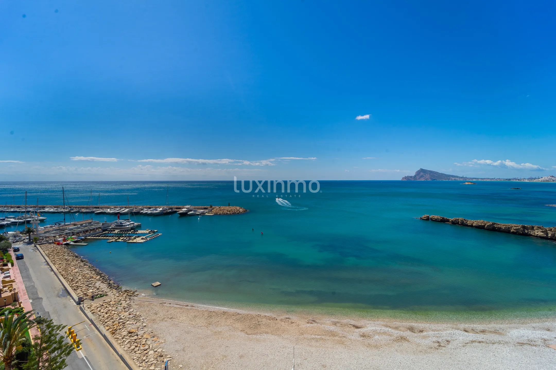 Modern penthouse on the beachfront in Campomanes — photo 2
