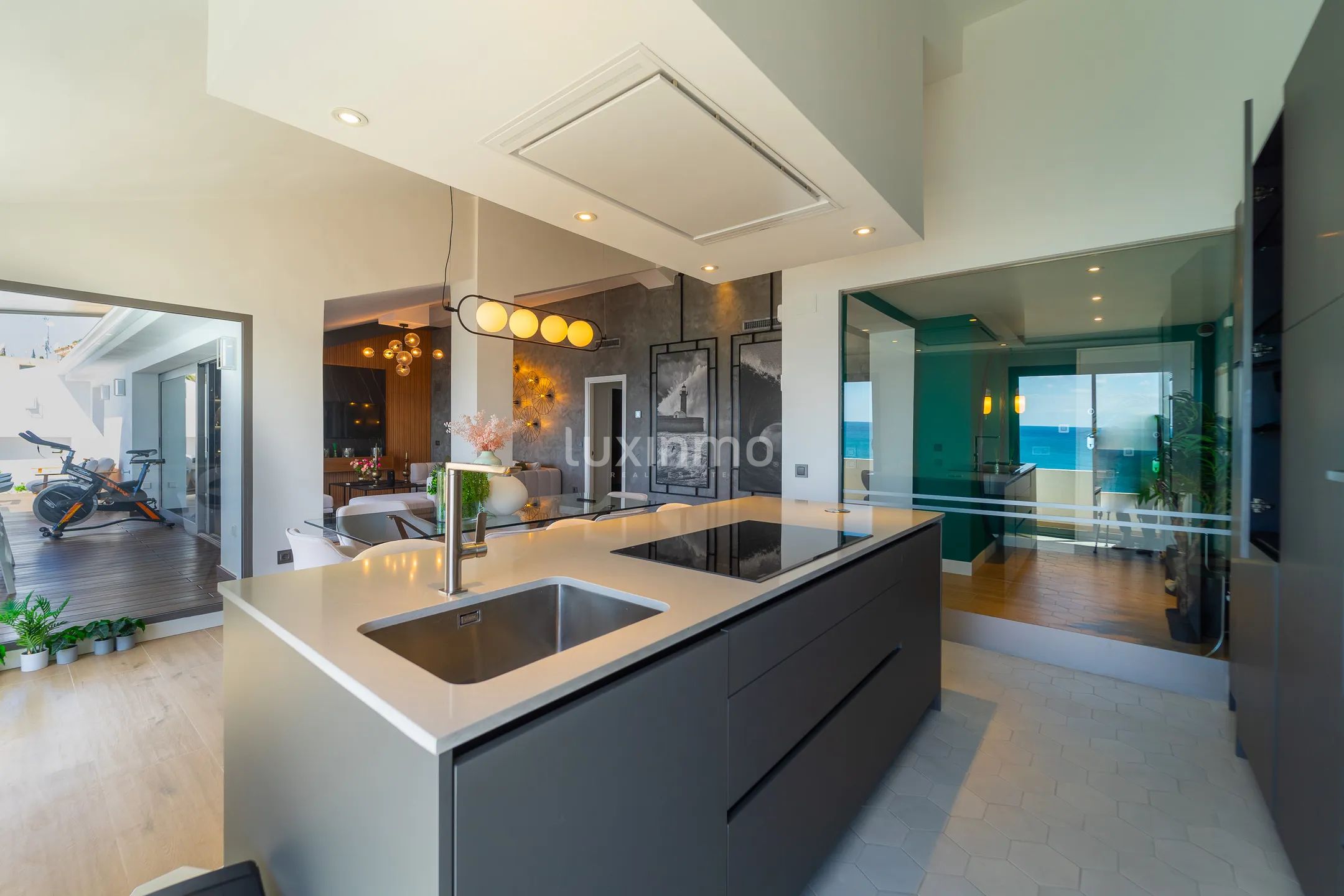 Modern penthouse on the beachfront in Campomanes — photo 7
