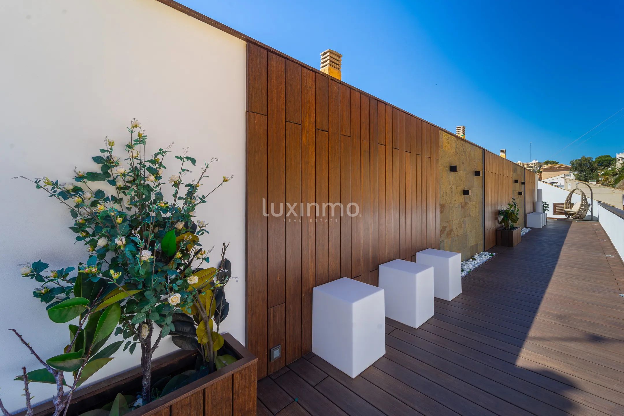 Modern penthouse on the beachfront in Campomanes — photo 25