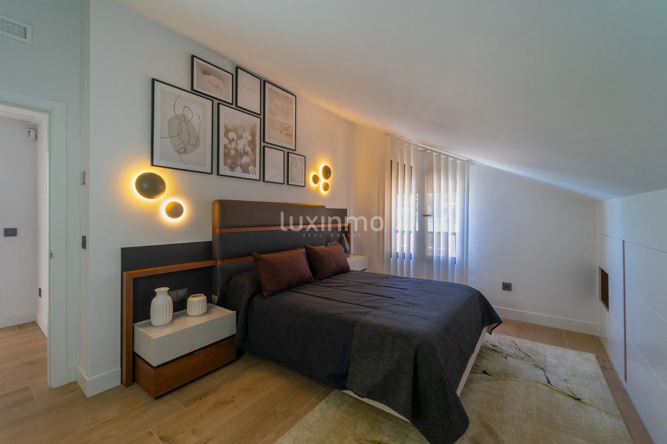 Modern penthouse on the beachfront in Campomanes — photo 23