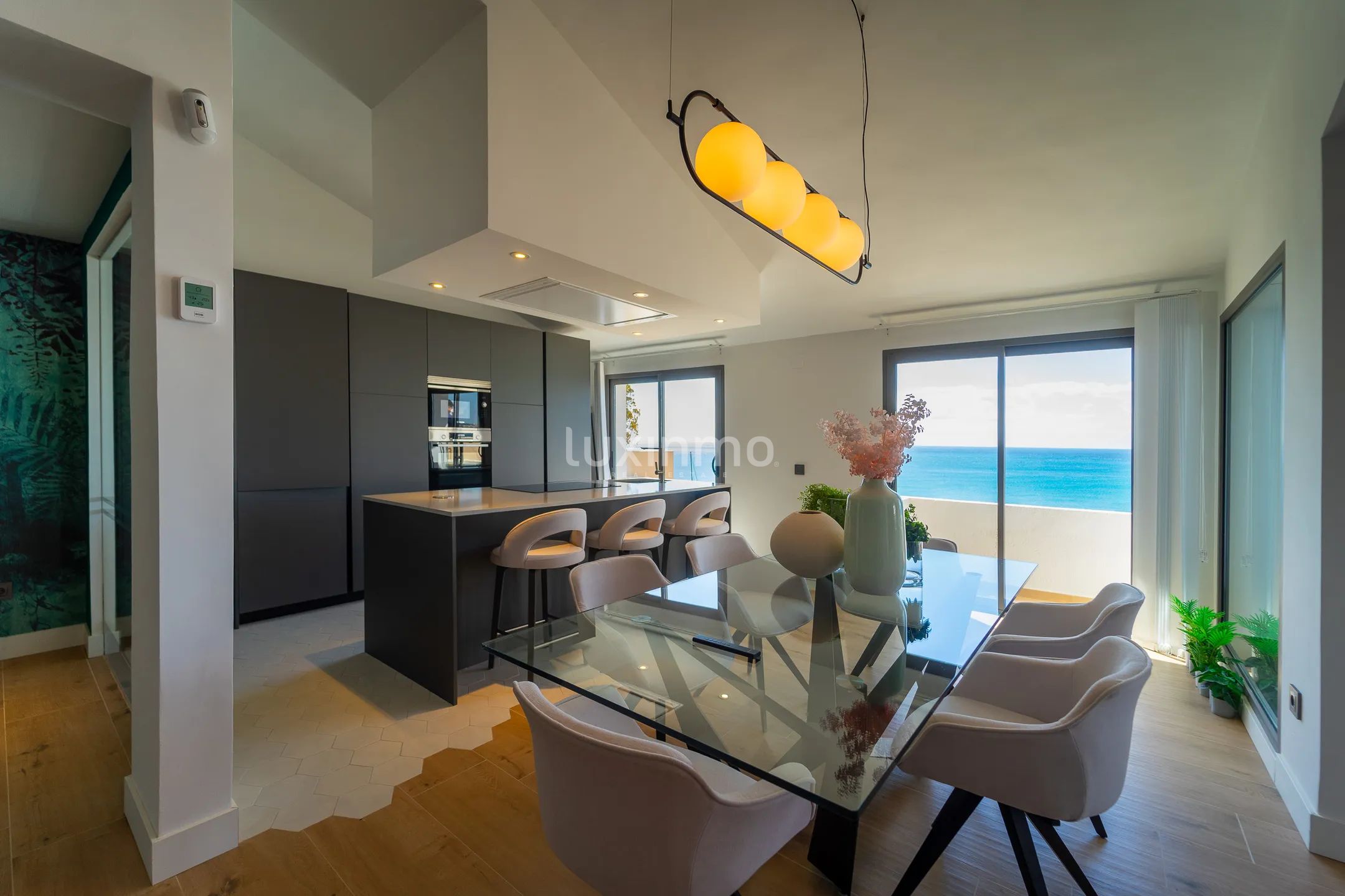 Modern penthouse on the beachfront in Campomanes — photo 5
