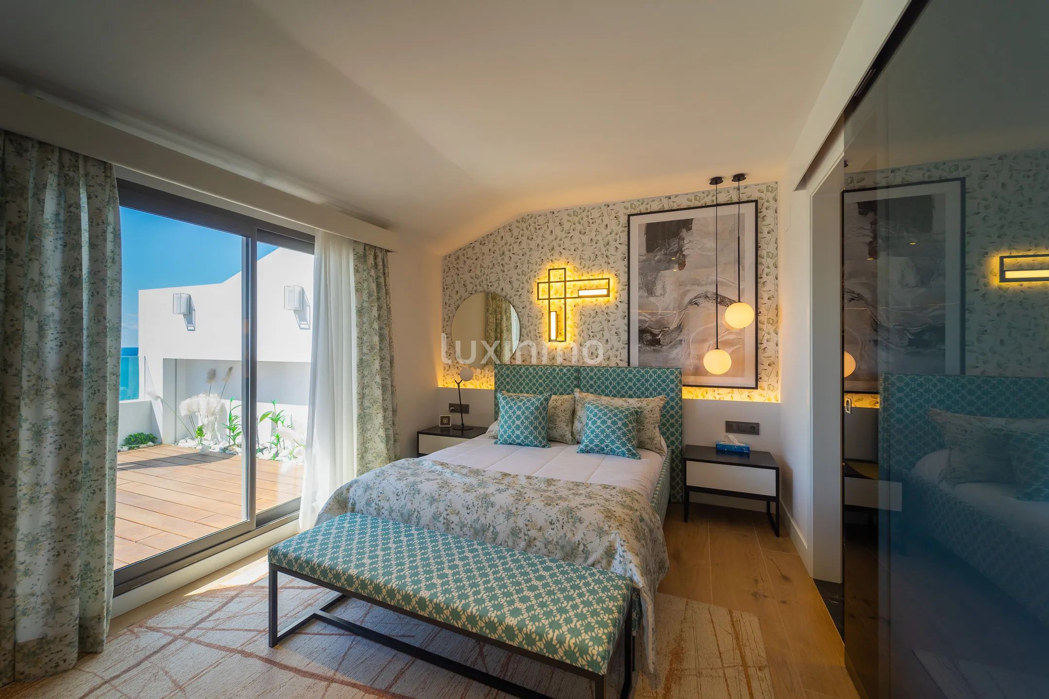 Modern penthouse on the beachfront in Campomanes — photo 15