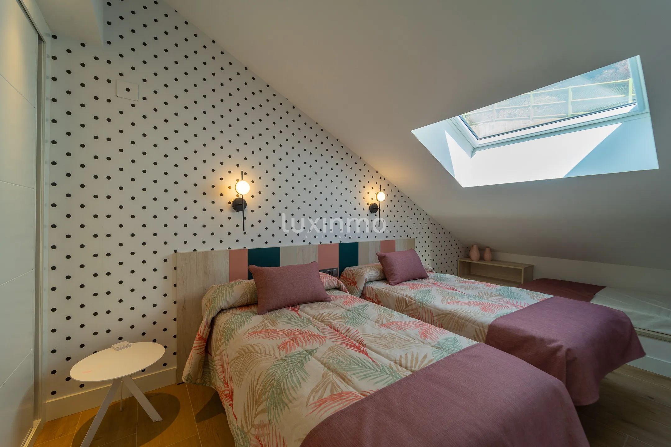 Modern penthouse on the beachfront in Campomanes — photo 21