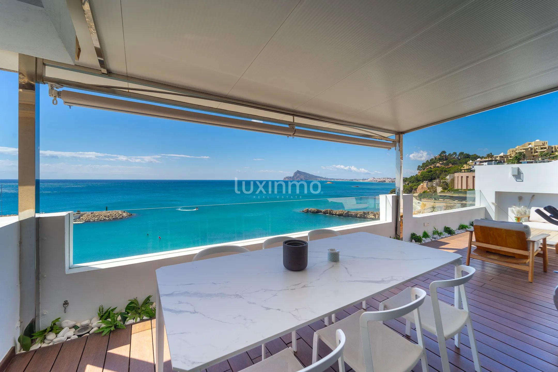 Modern penthouse on the beachfront in Campomanes — photo 13