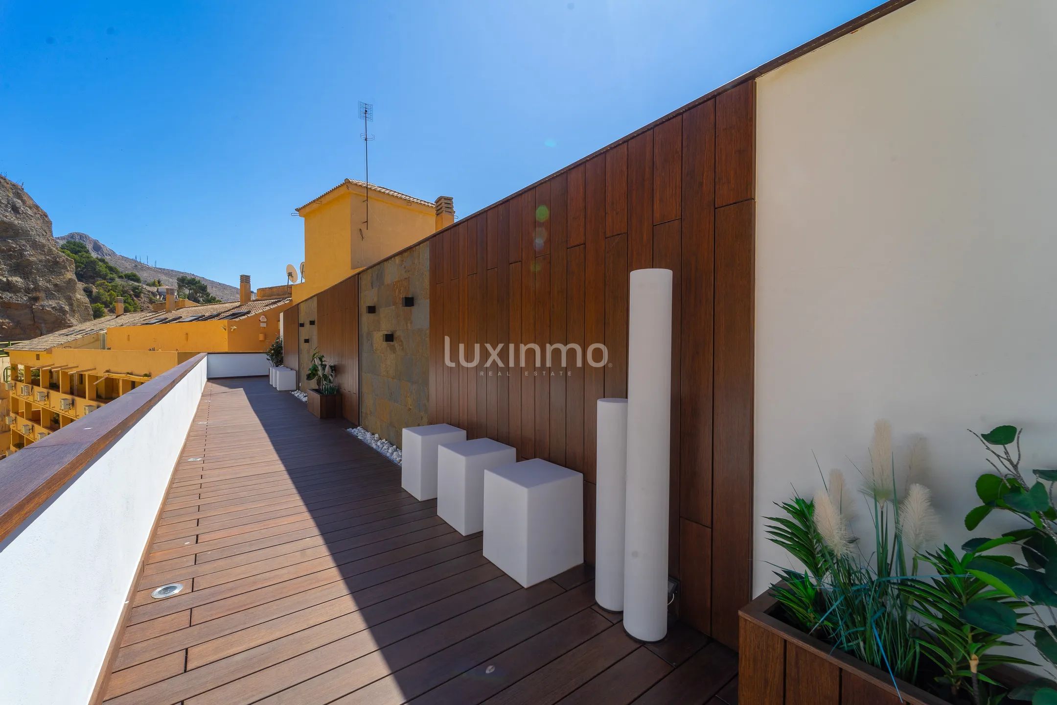 Modern penthouse on the beachfront in Campomanes — photo 24