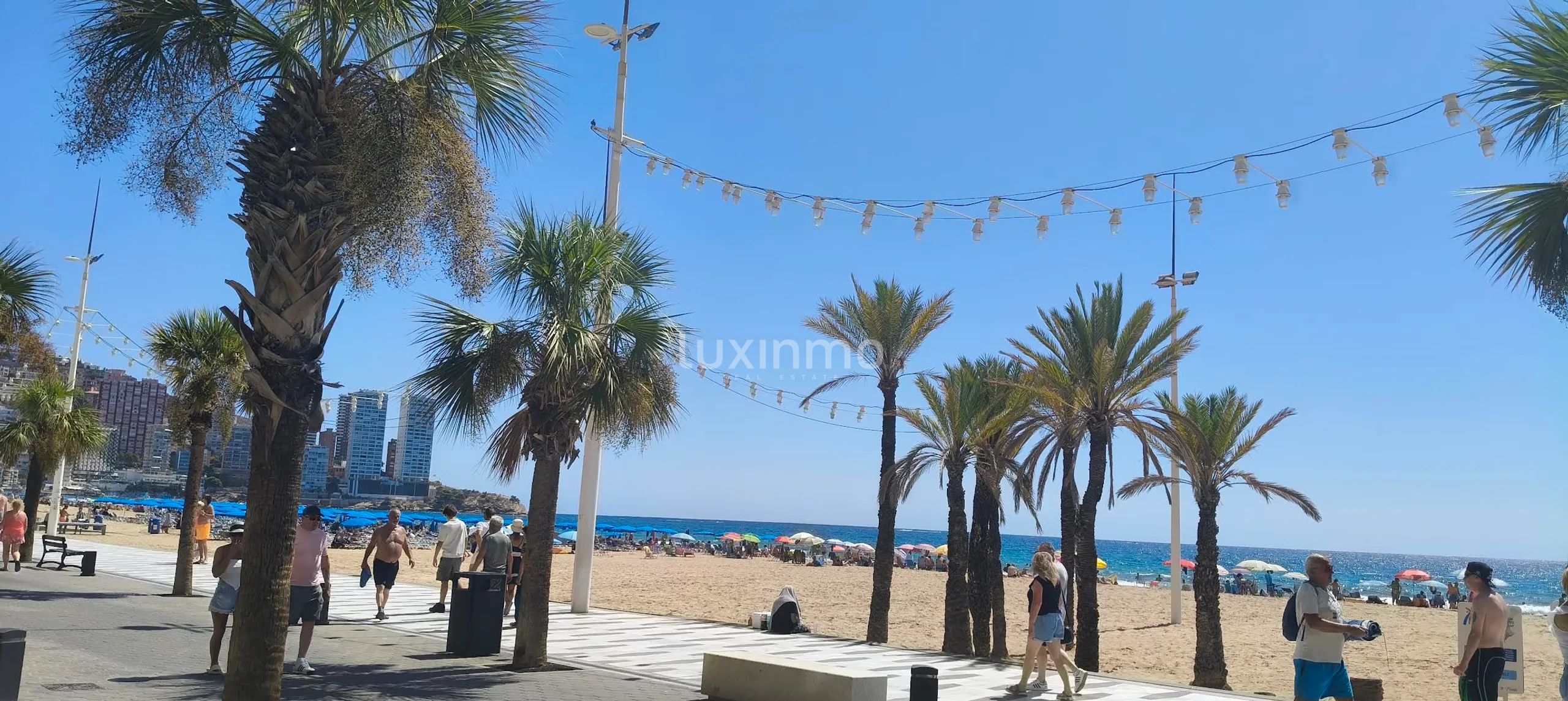 Magnificent 220m2 apartment second line of Levante Beach Benidorm — photo 29