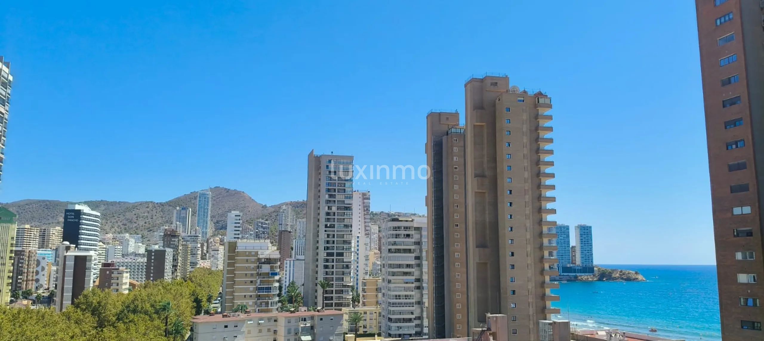 Magnificent 220m2 apartment second line of Levante Beach Benidorm — photo 28