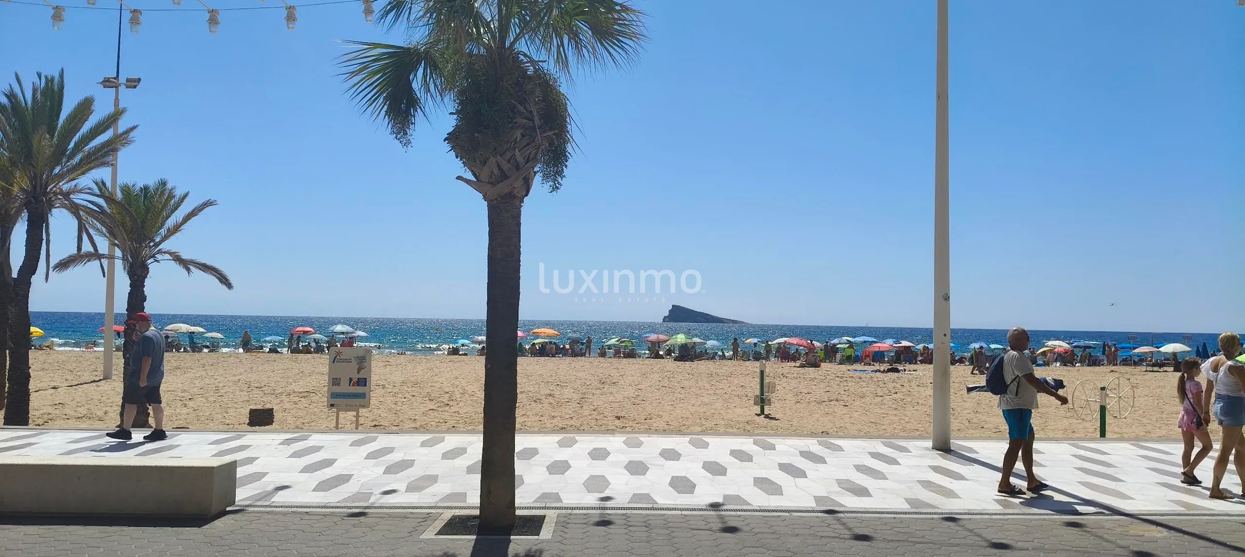 Magnificent 220m2 apartment second line of Levante Beach Benidorm — photo 3