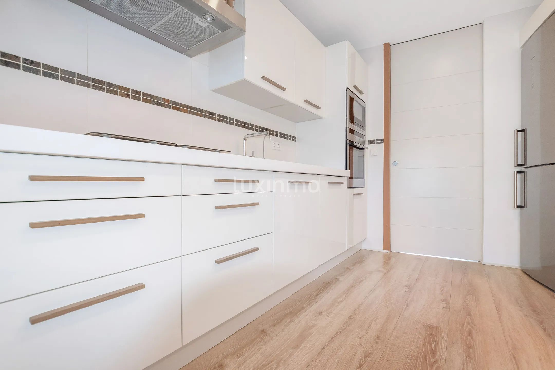 Precise flat with sea views for rent in Mascarat — photo 17
