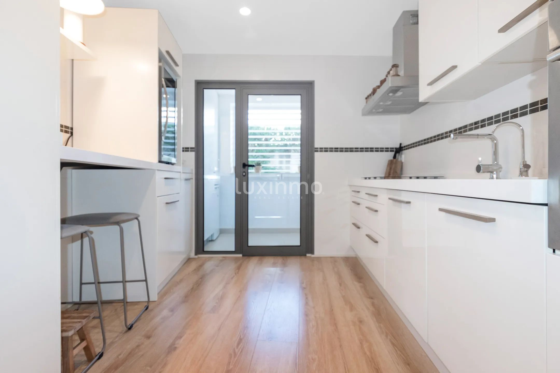 Presis leilighet med havutsikt til leie i Mascarat — photo 16