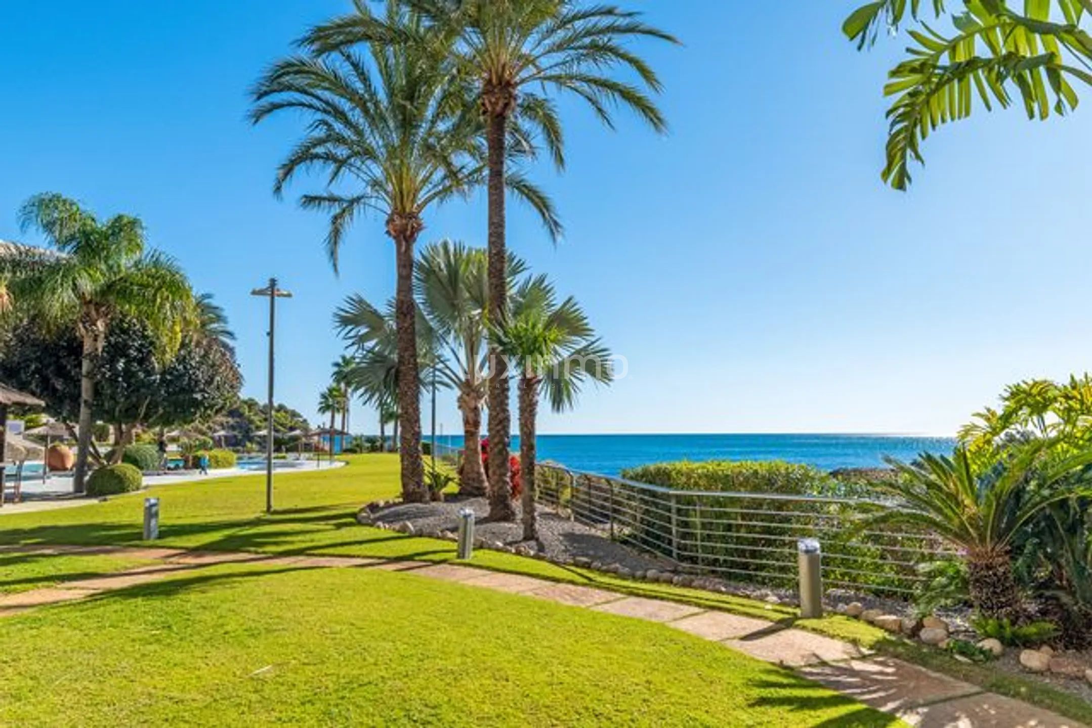 Precise flat with sea views for rent in Mascarat — photo 22