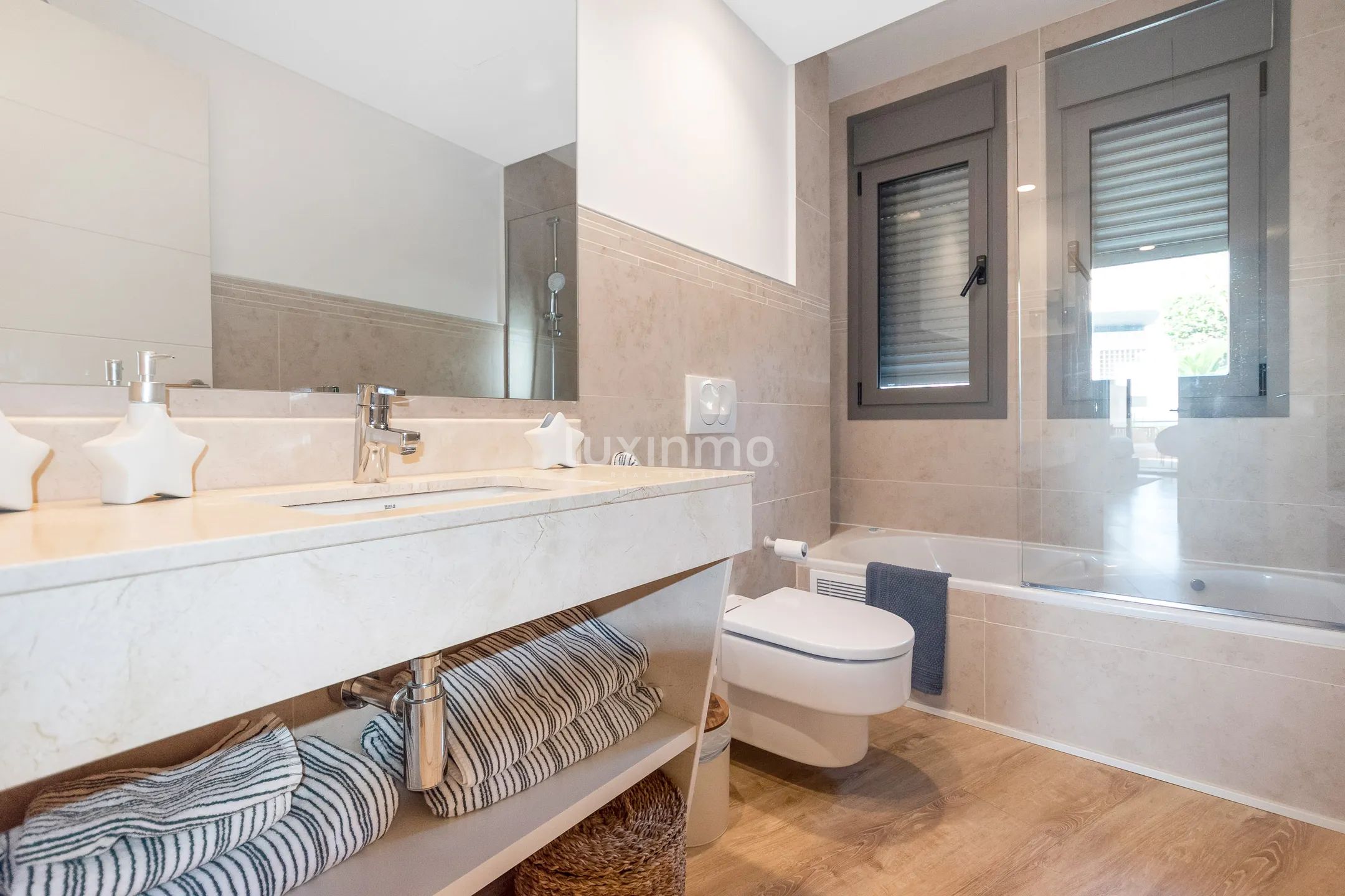 Presis leilighet med havutsikt til leie i Mascarat — photo 13