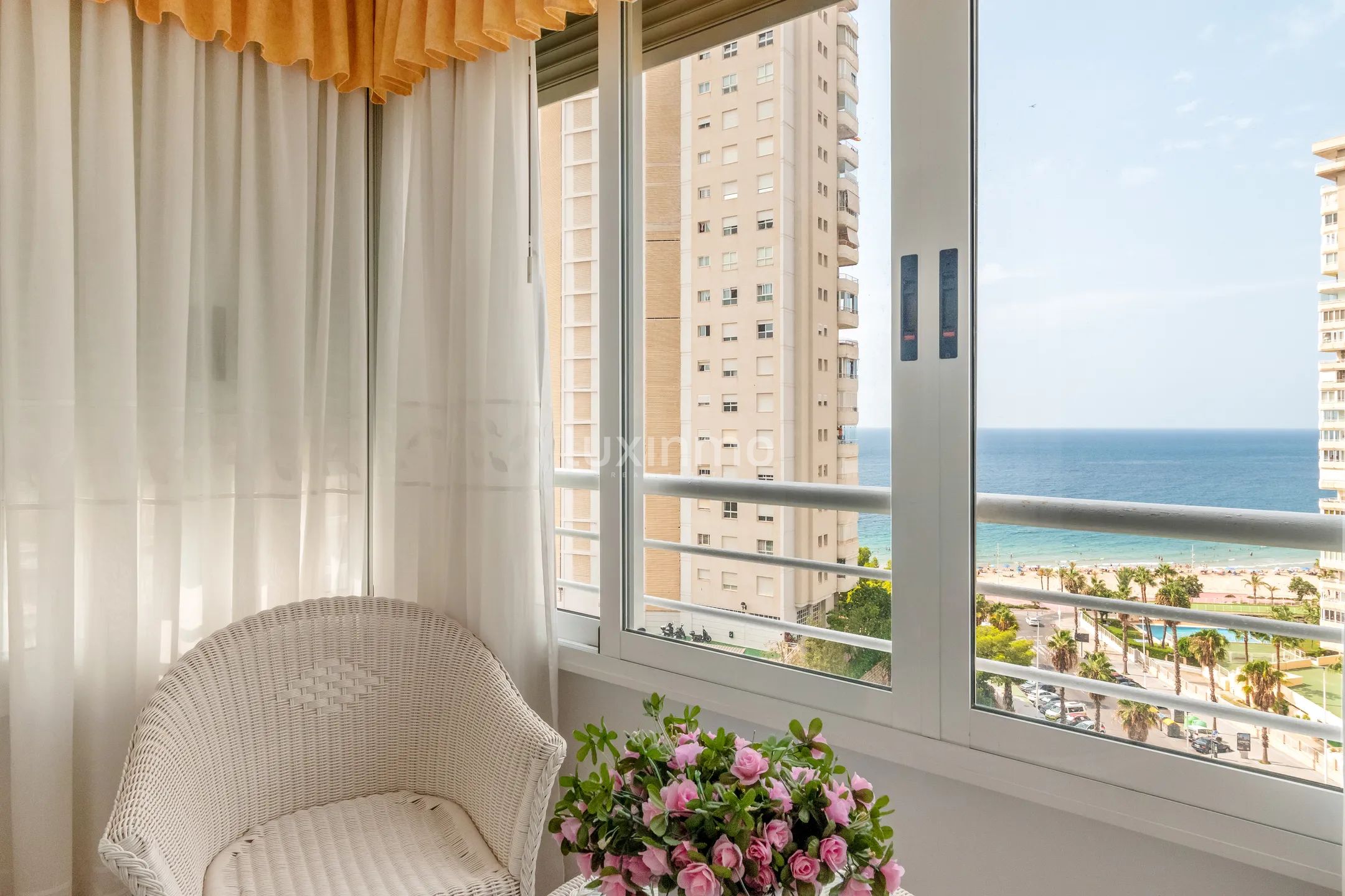 Apartment with sea views for rent in Playa de Poniente — photo 12
