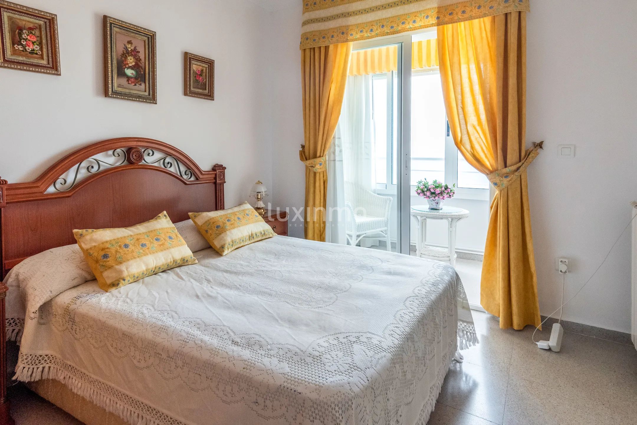 Apartment with sea views for rent in Playa de Poniente — photo 17