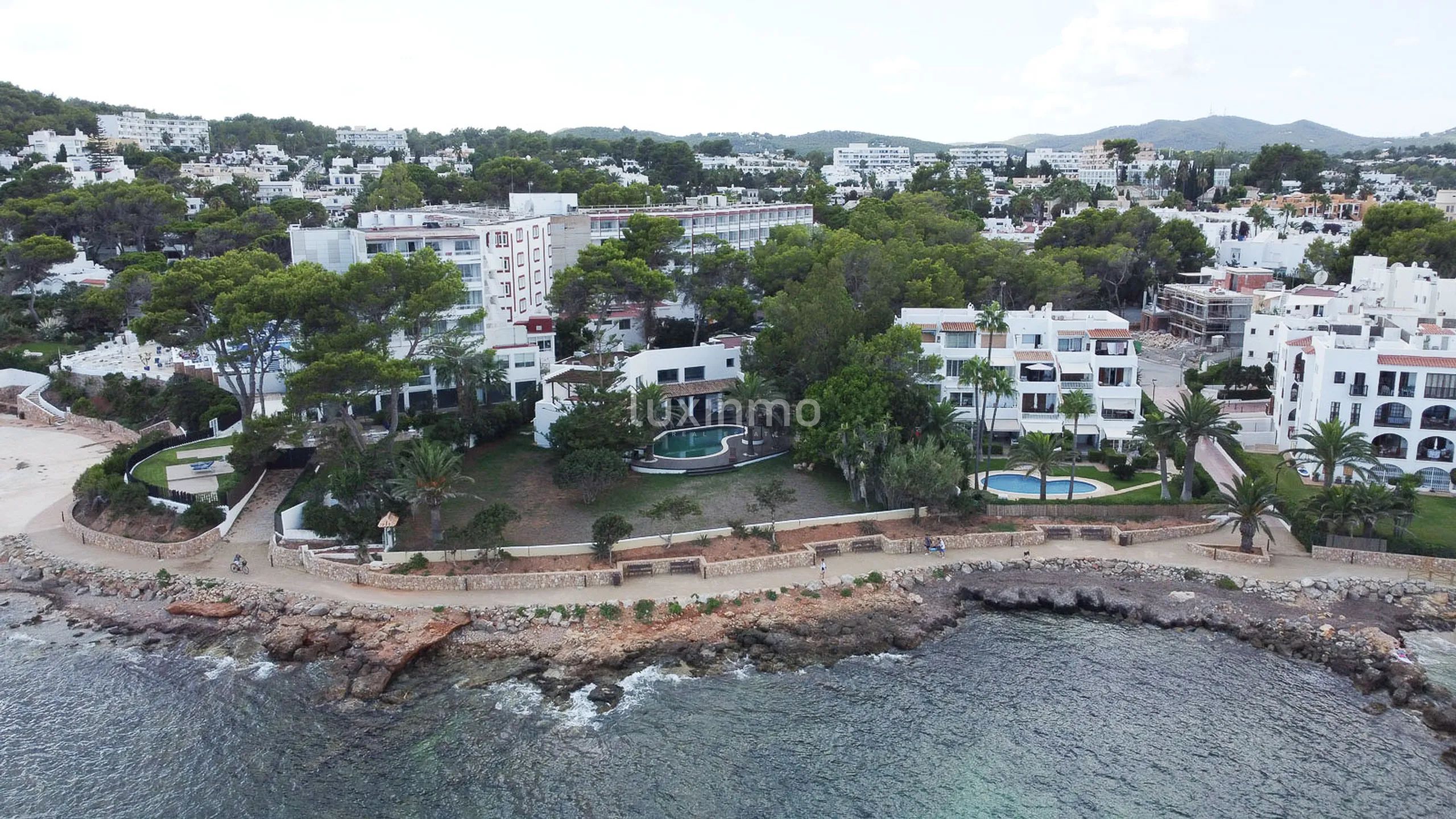 First line villa with sea views
