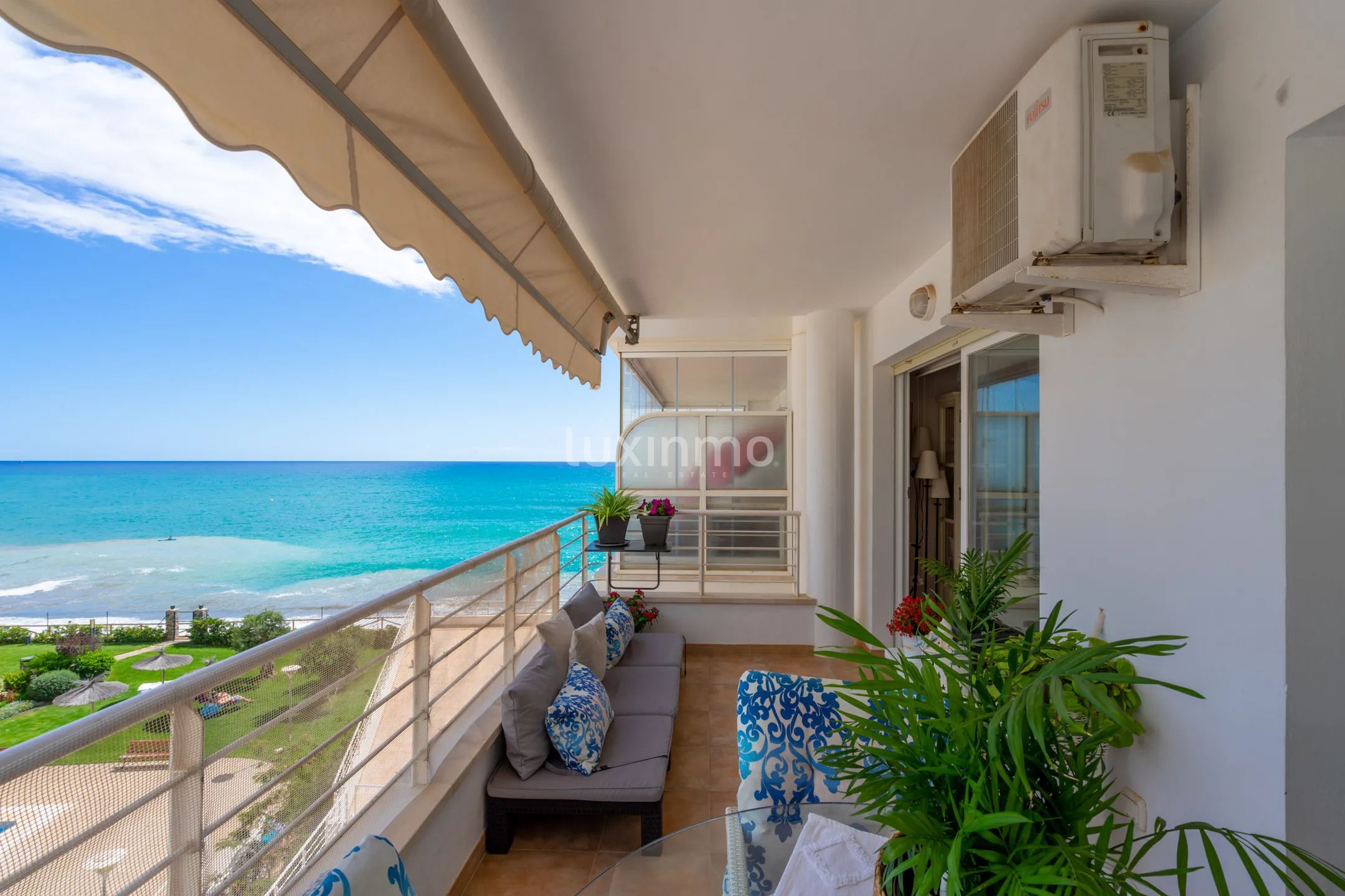 Apartment with sea views on the beachfront in Cap Negret, Altea — photo 13