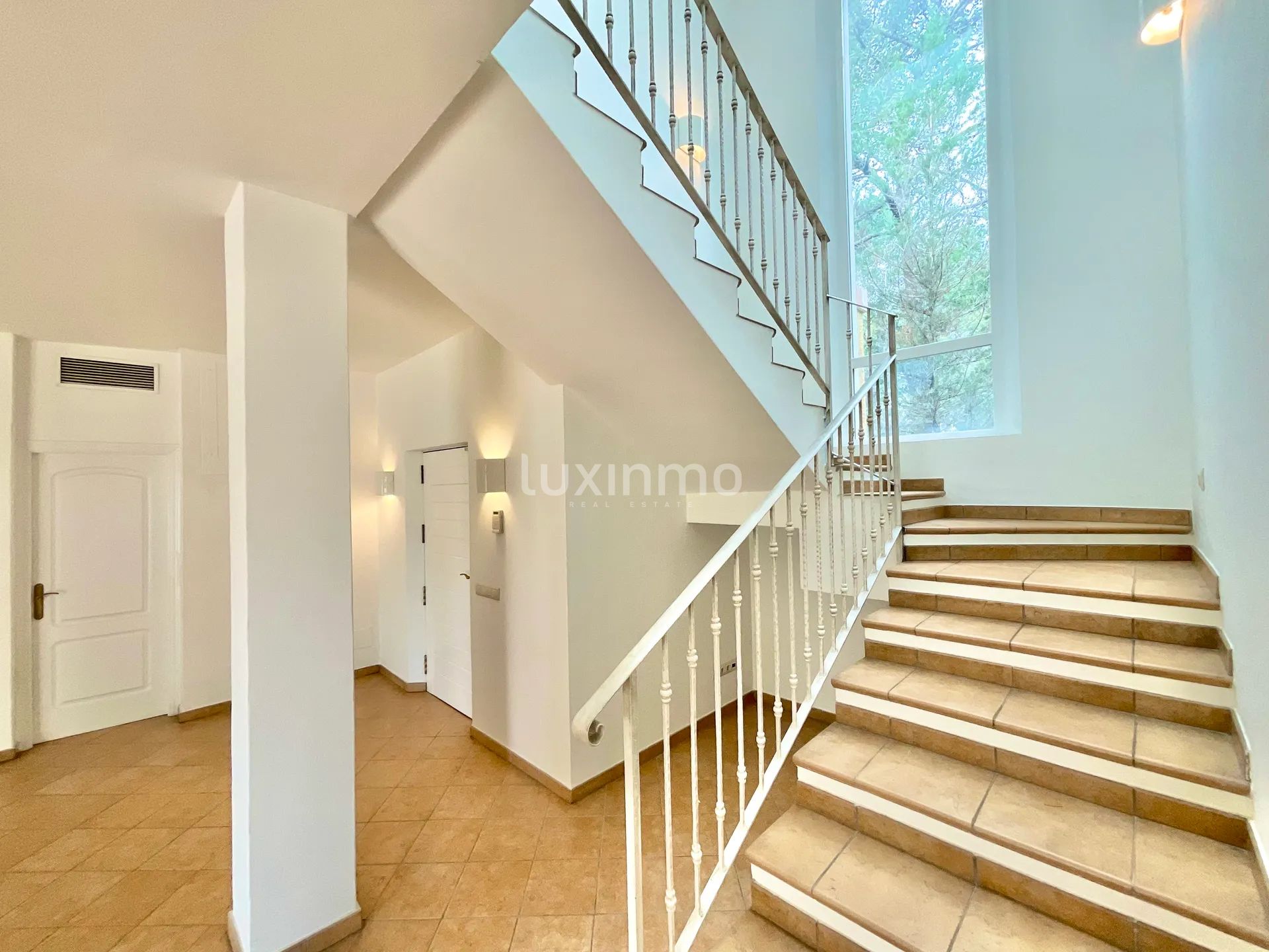 Fantastic Villa with Panoramic Views, Just Minutes from Morna College — photo 29