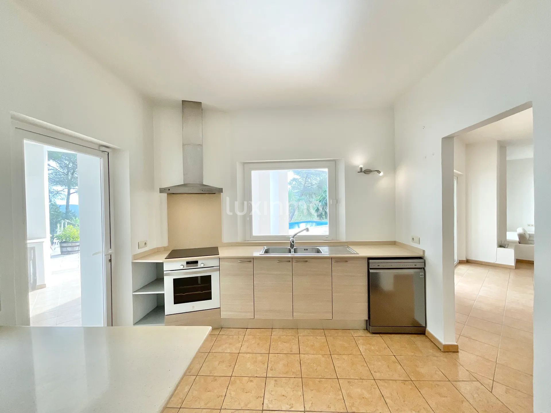 Fantastic Villa with Panoramic Views, Just Minutes from Morna College — photo 36