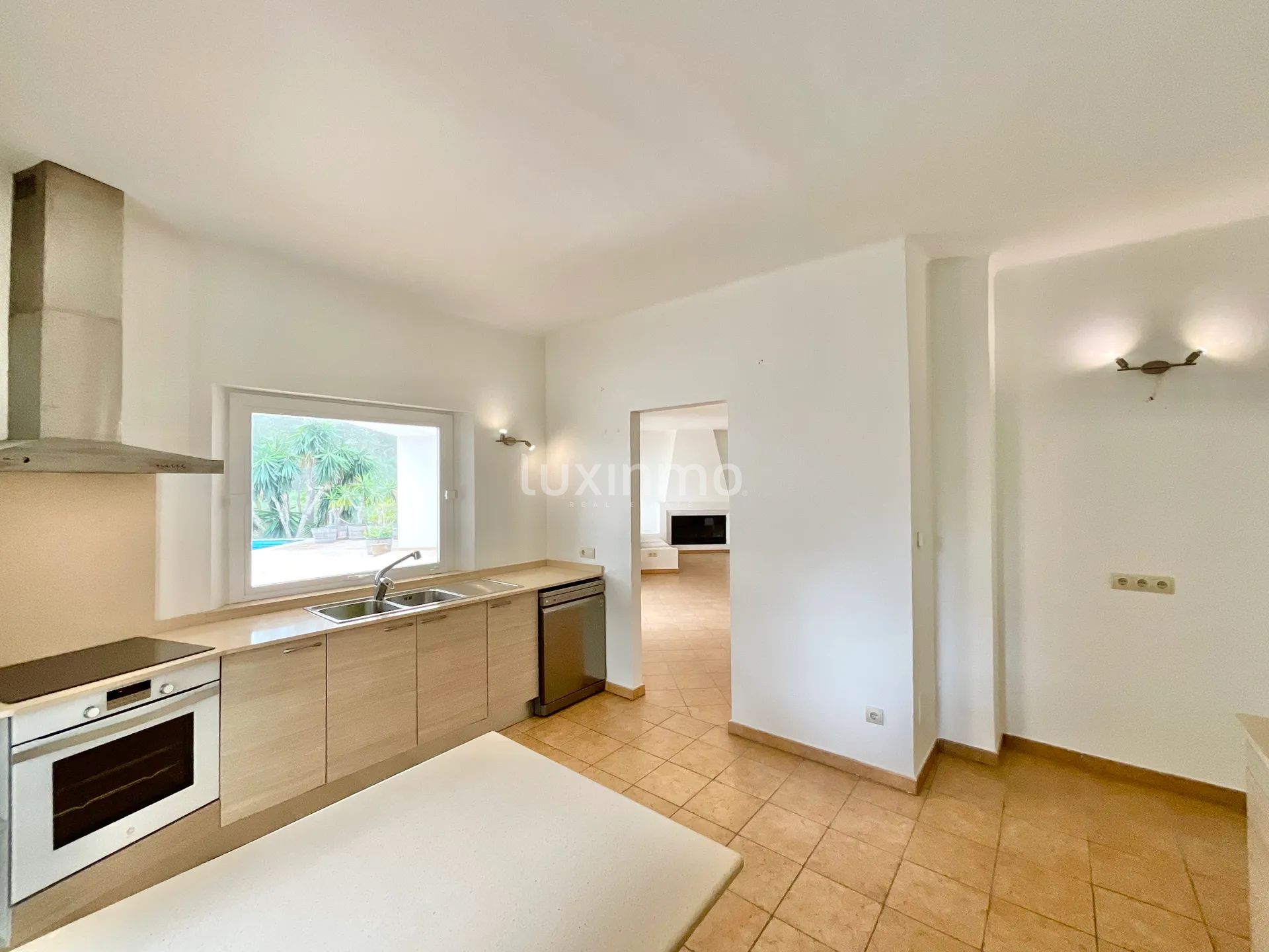 Fantastyczna willa z panoramicznym widokiem, zaledwie kilka minut od Morna College — photo 17