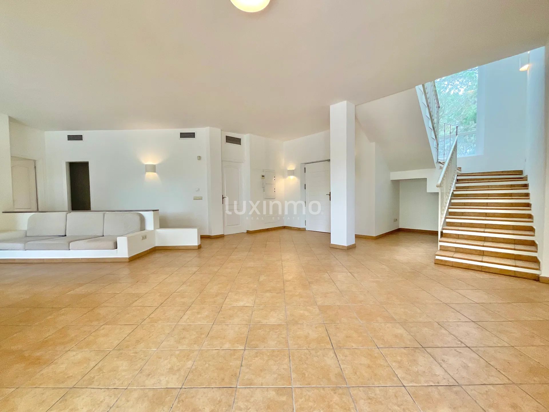 Fantastyczna willa z panoramicznym widokiem, zaledwie kilka minut od Morna College — photo 21