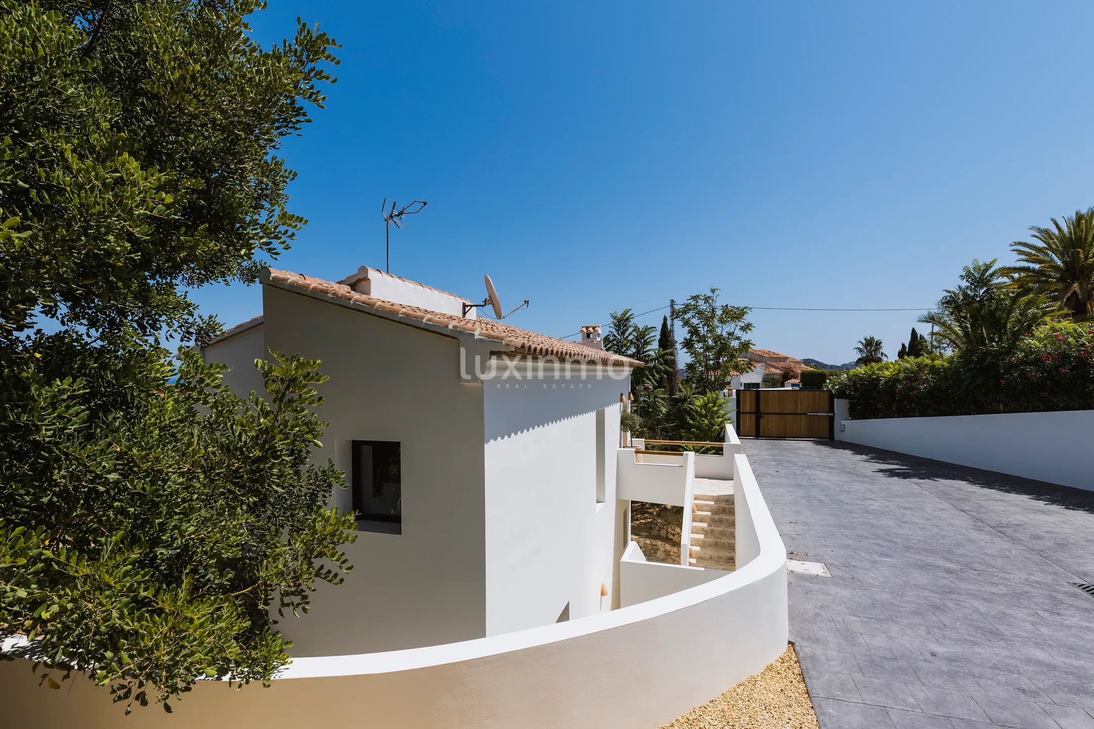 Superbe villa rénovée de style Ibiza avec 3 chambres et vue sur la mer et la montagne à Jávea — photo 30