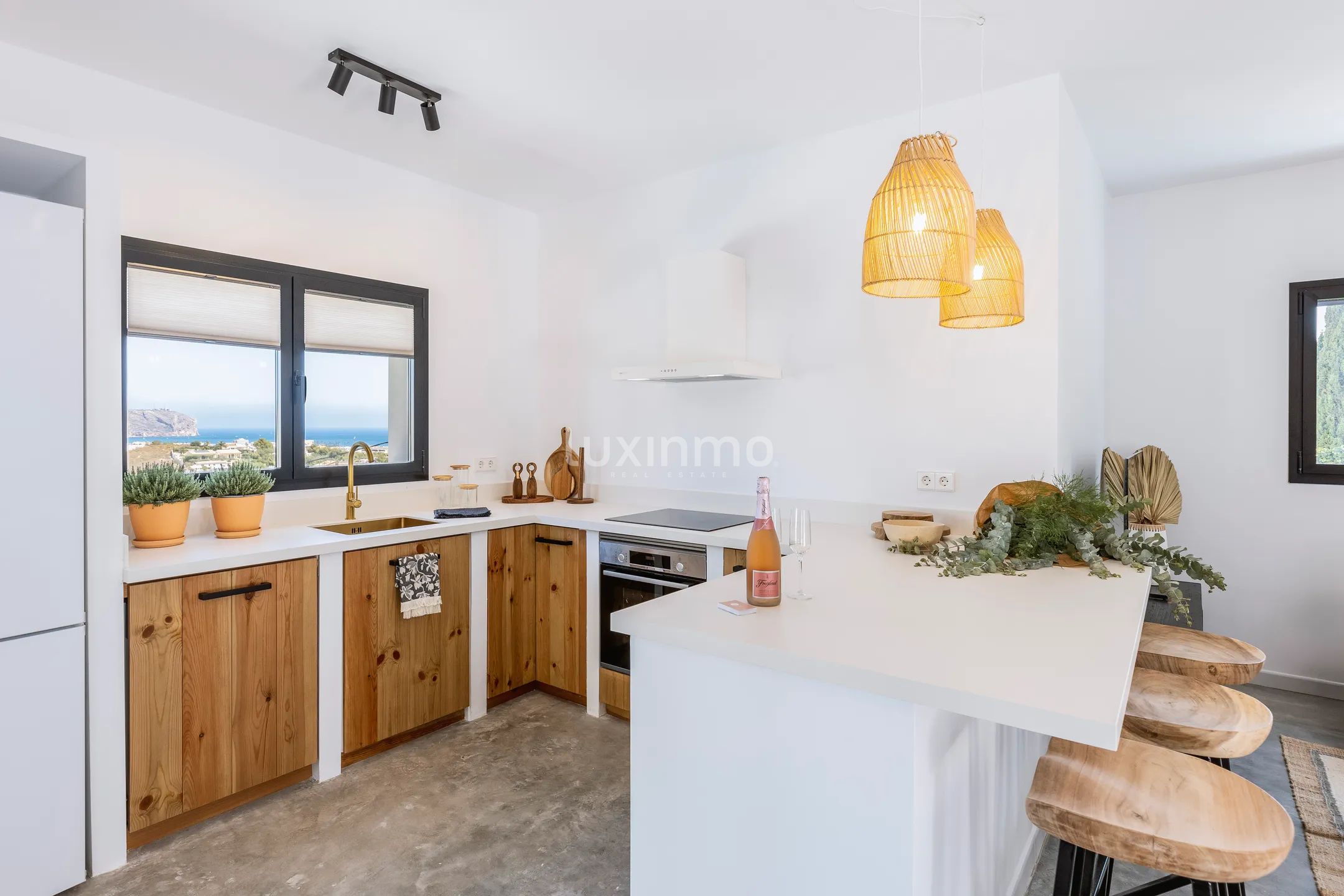 Superbe villa rénovée de style Ibiza avec 3 chambres et vue sur la mer et la montagne à Jávea — photo 8