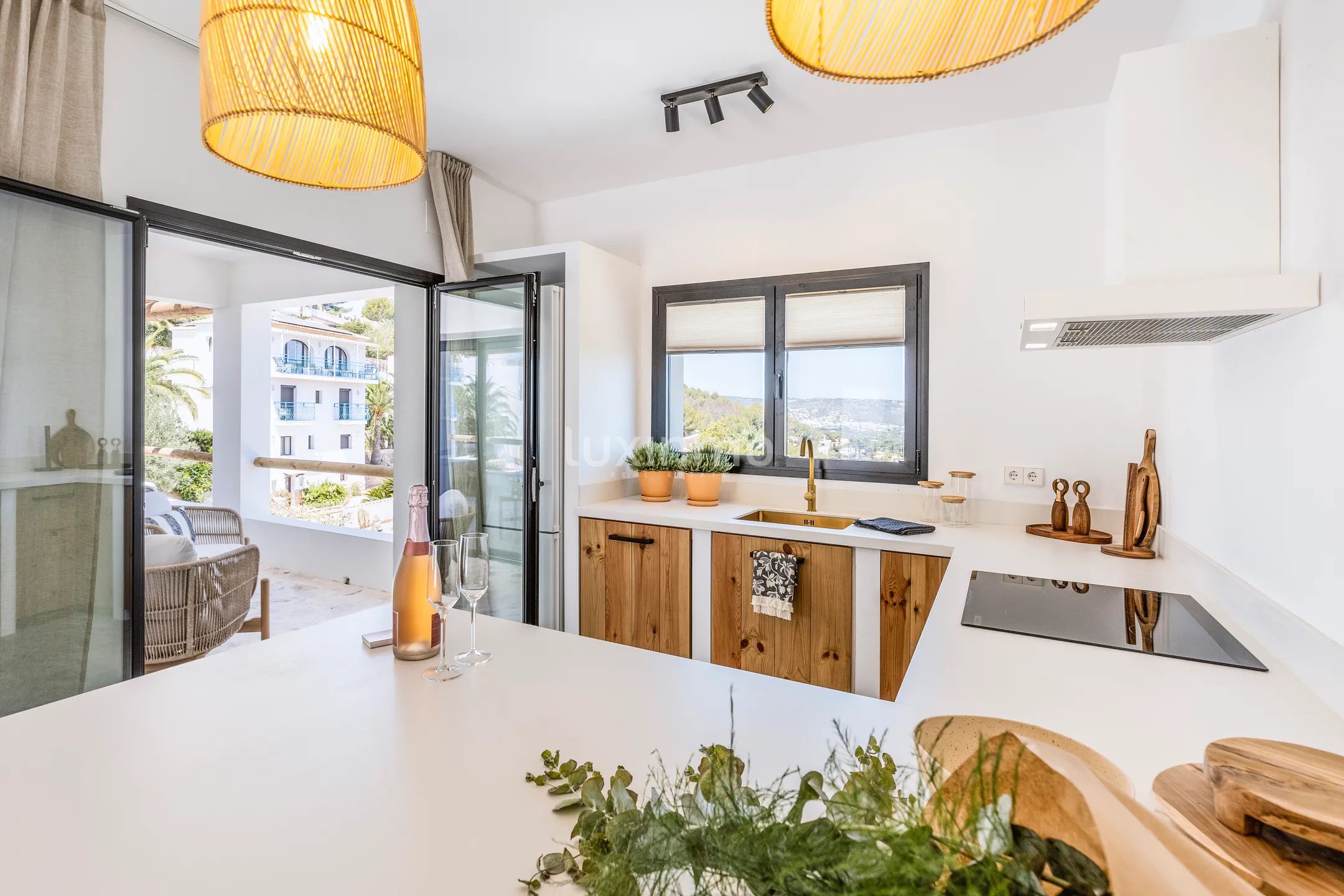 Superbe villa rénovée de style Ibiza avec 3 chambres et vue sur la mer et la montagne à Jávea — photo 9