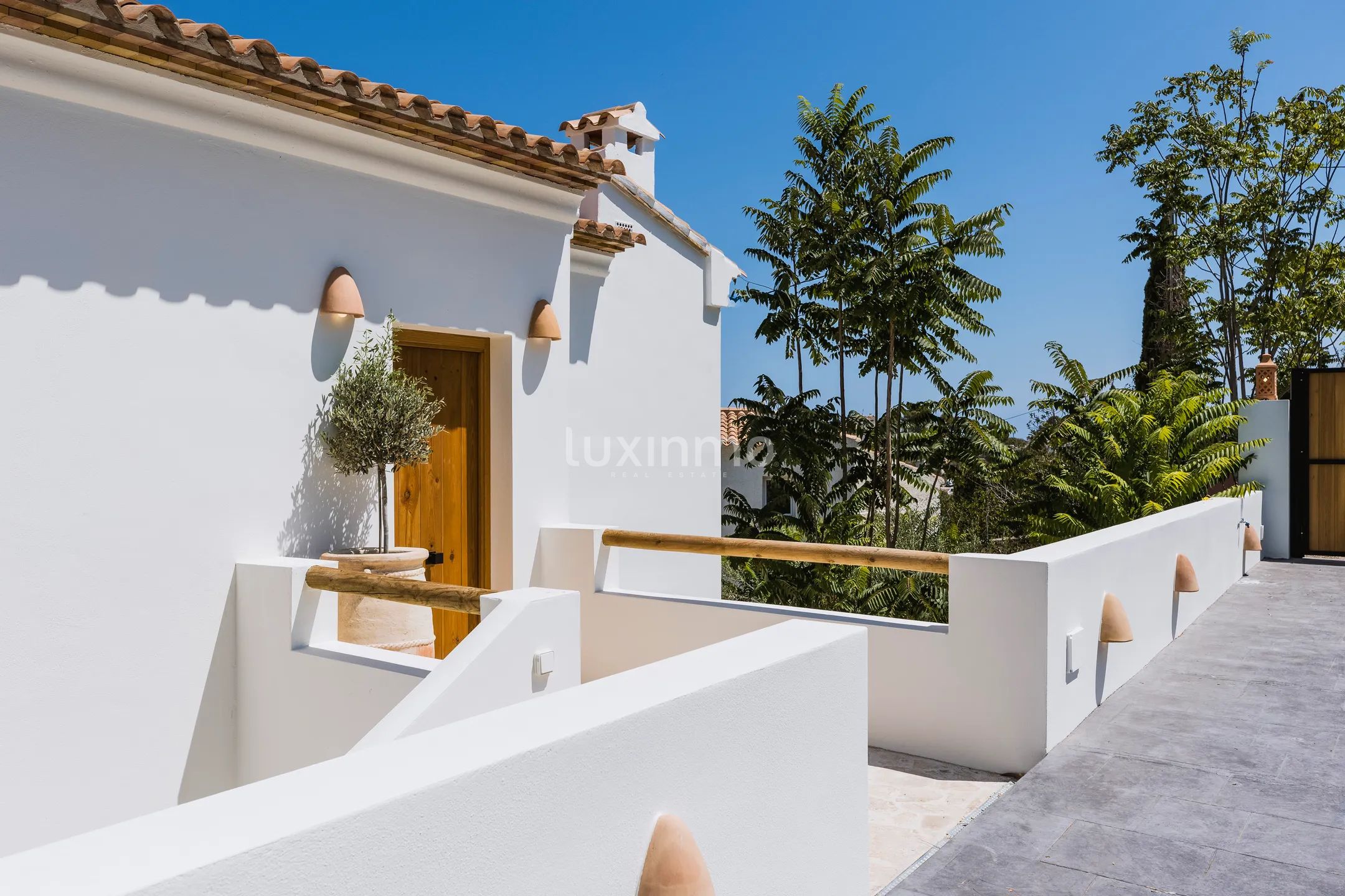 Superbe villa rénovée de style Ibiza avec 3 chambres et vue sur la mer et la montagne à Jávea — photo 4