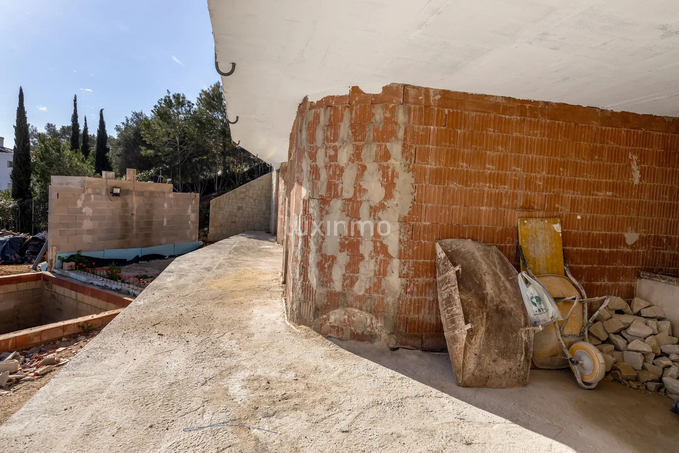 Stunning Modern Luxury Villa with Panoramic Views — photo 14