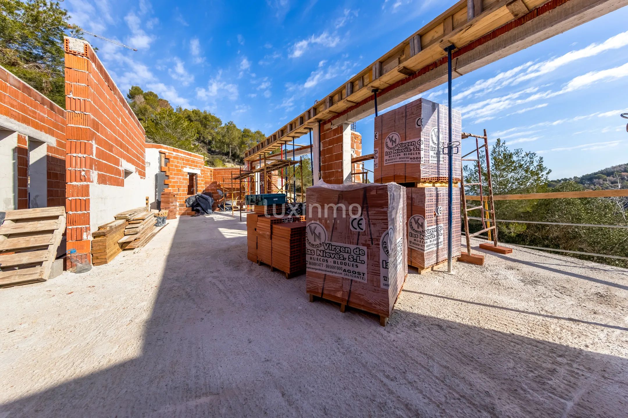 Stunning Modern Luxury Villa with Panoramic Views — photo 7