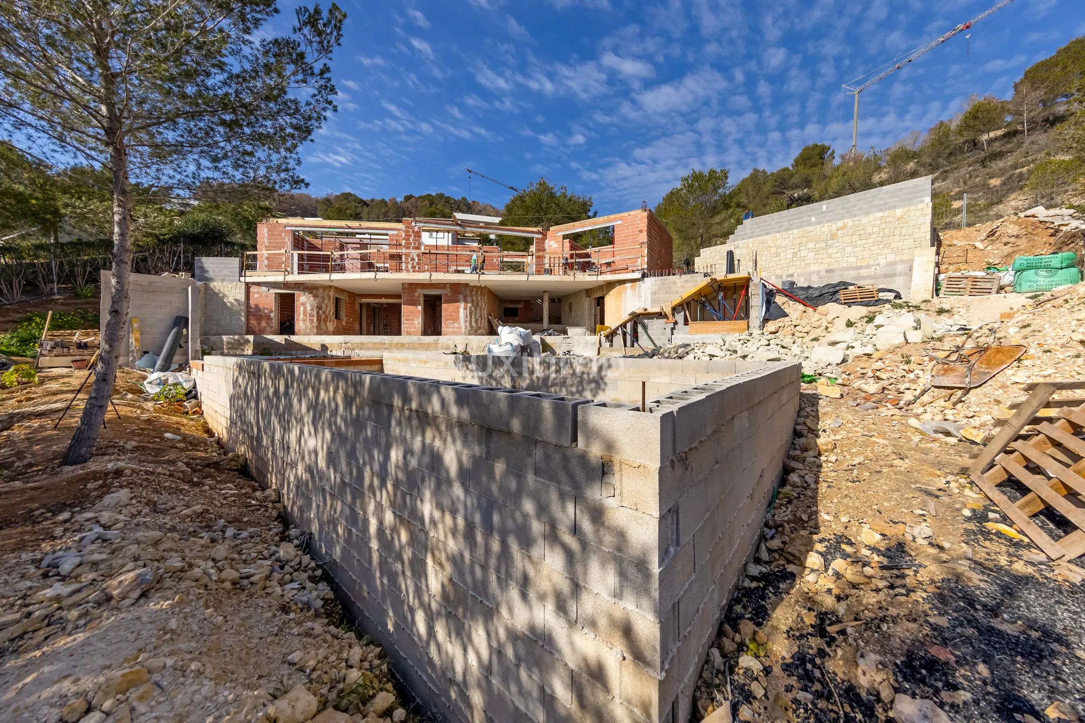 Stunning Modern Luxury Villa with Panoramic Views — photo 17