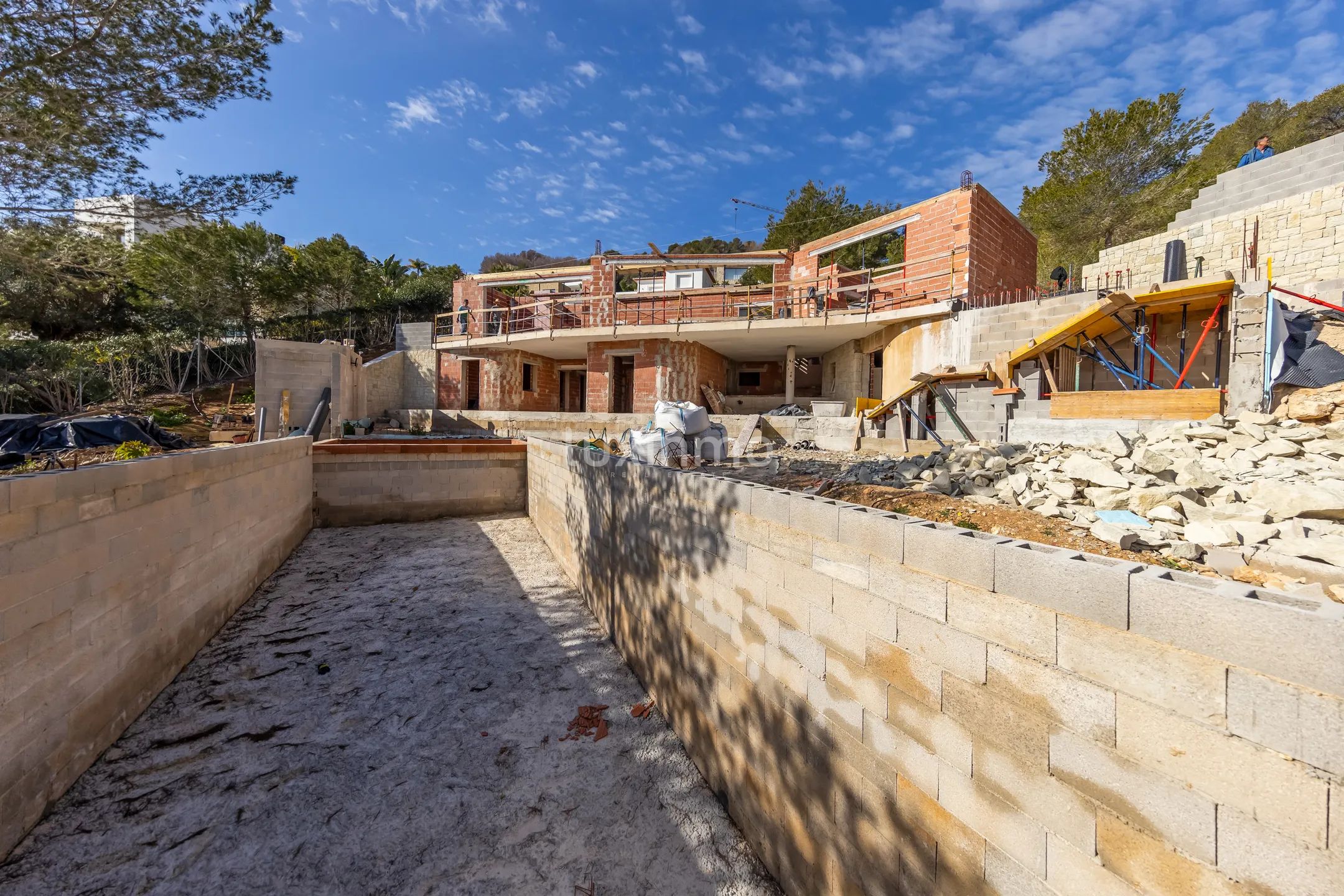 Stunning Modern Luxury Villa with Panoramic Views — photo 11