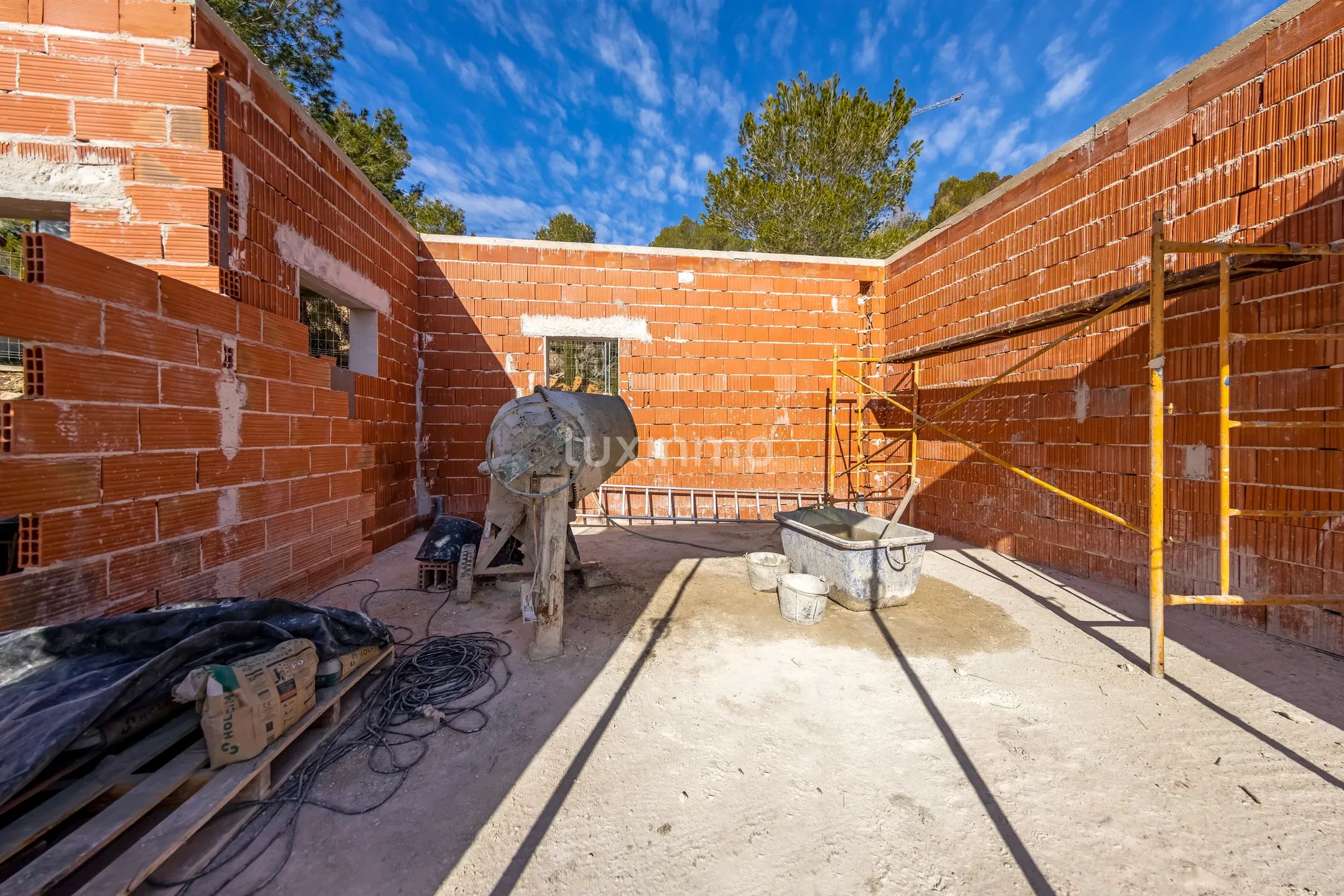 Stunning Modern Luxury Villa with Panoramic Views — photo 9