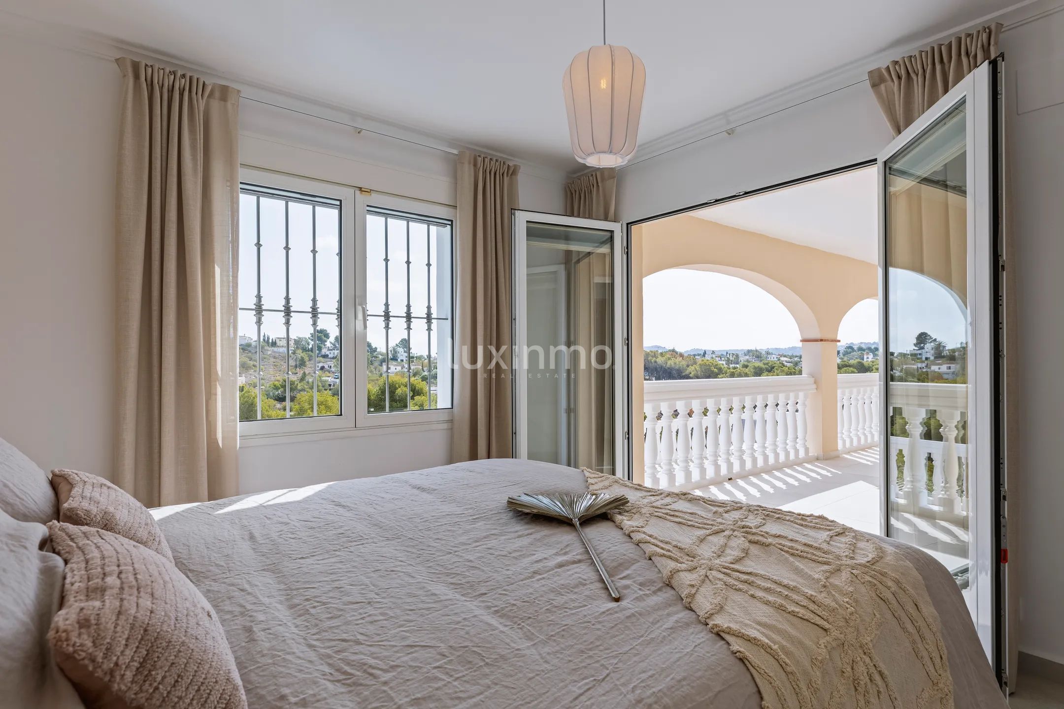 Потрясающий двухквартирный дом с 4 спальнями и видом на море в Хавеа — photo 21