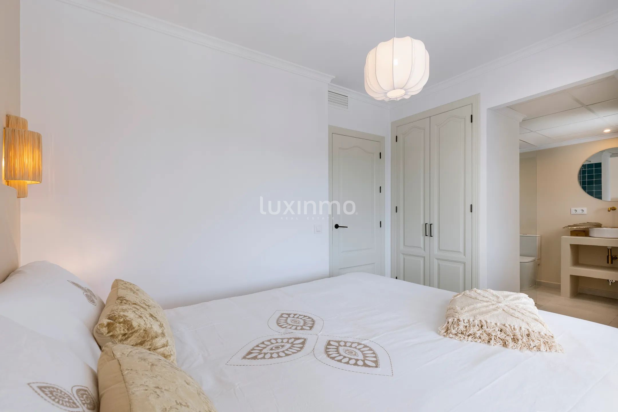 Потрясающий двухквартирный дом с 4 спальнями и видом на море в Хавеа — photo 28