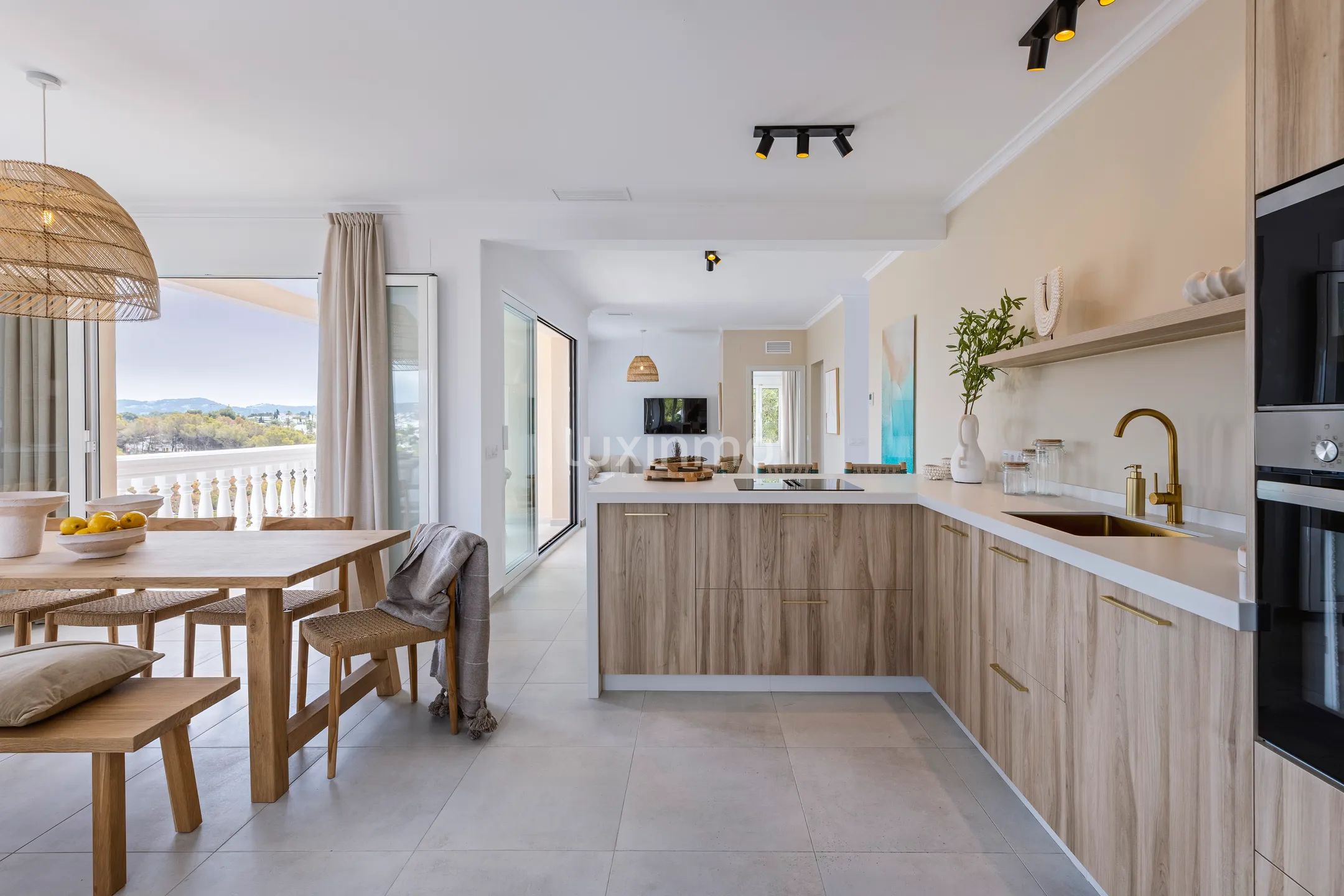 Потрясающий двухквартирный дом с 4 спальнями и видом на море в Хавеа — photo 10