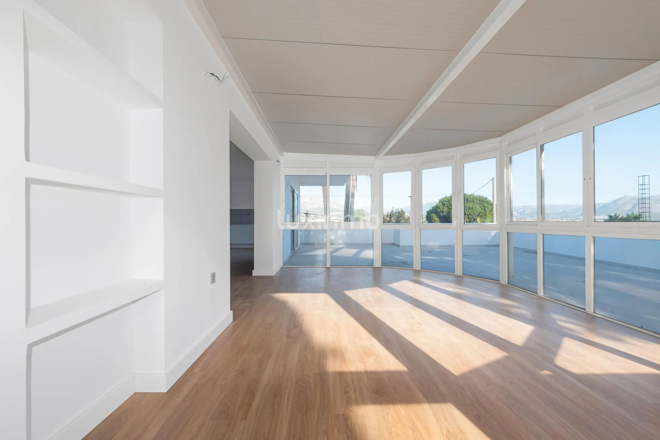 Красивая вилла с бассейном на продажу Албир — photo 3