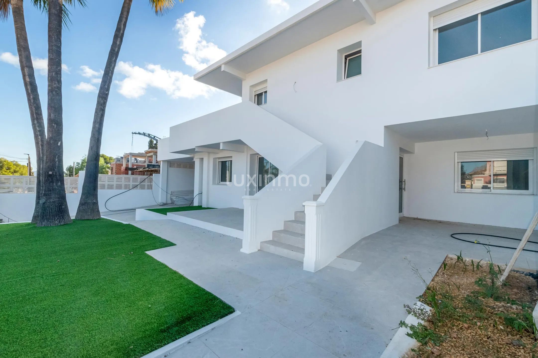 Красивая вилла с бассейном на продажу Албир — photo 1