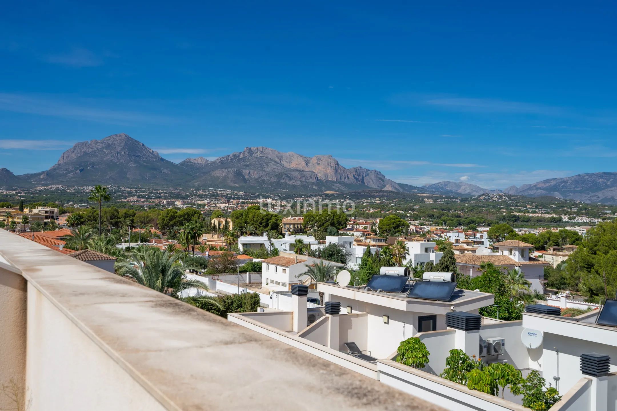Дом с террасой и видом на море и горы в Эль-Альбире — photo 23