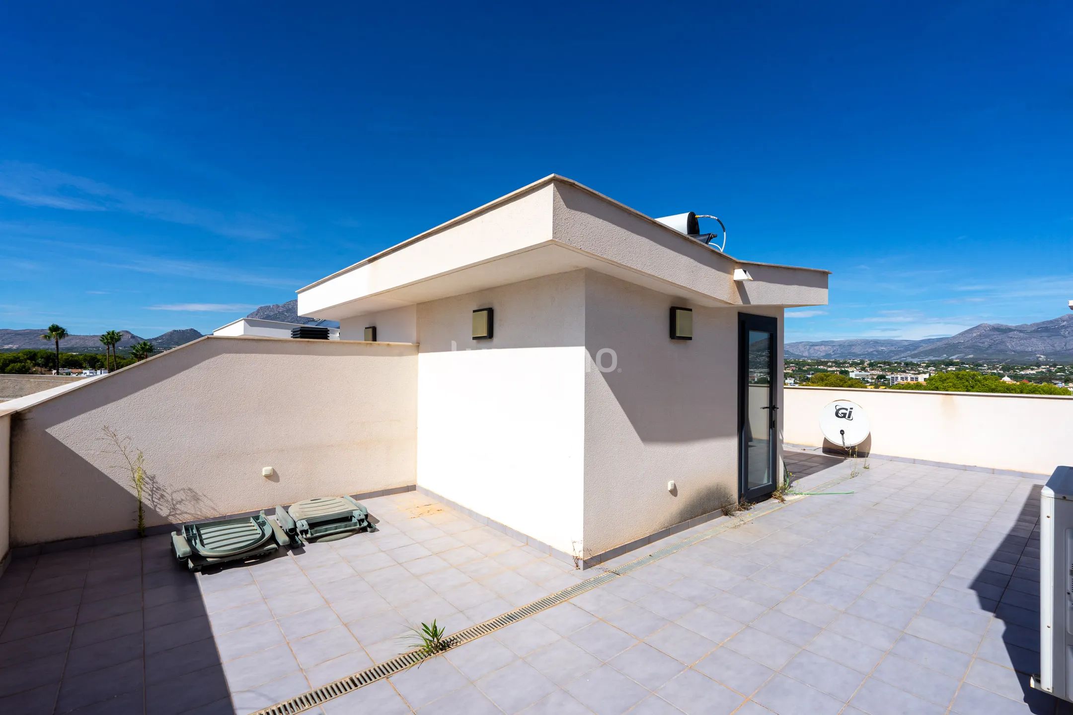 Дом с террасой и видом на море и горы в Эль-Альбире — photo 20