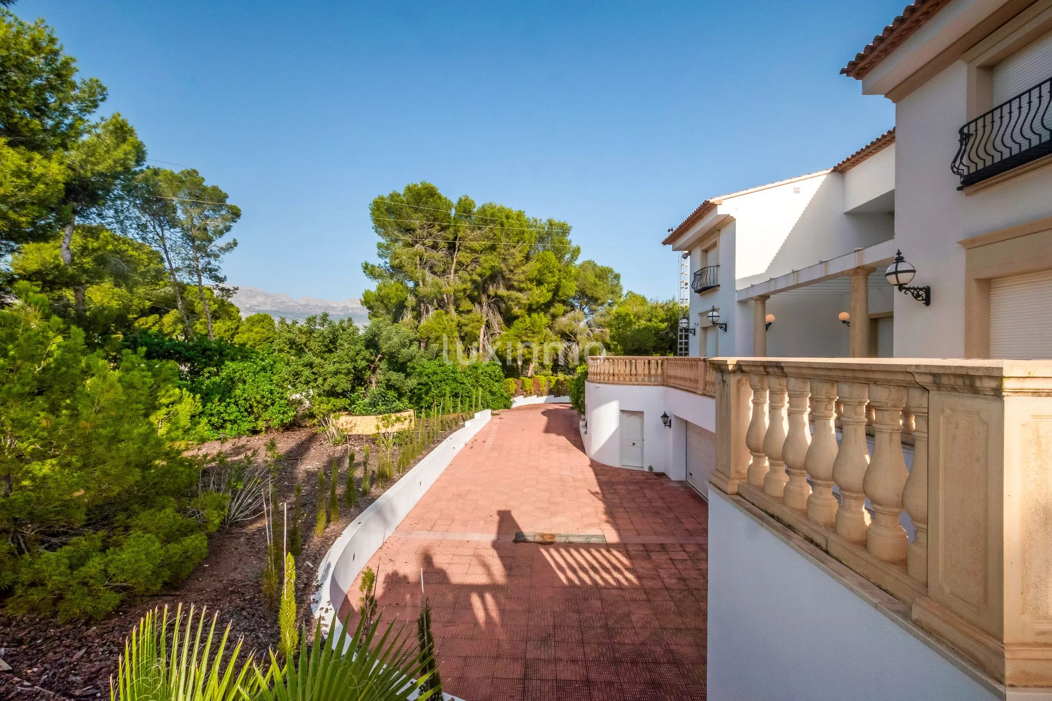 Beautiful mansion with swimming pool for rent in Altea — photo 50