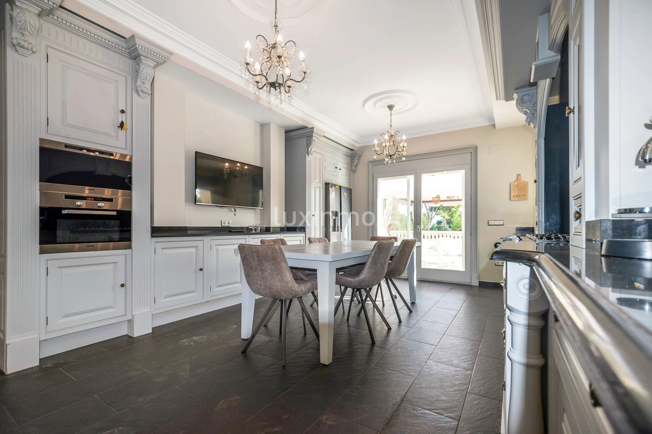 Beautiful mansion with swimming pool for rent in Altea — photo 9