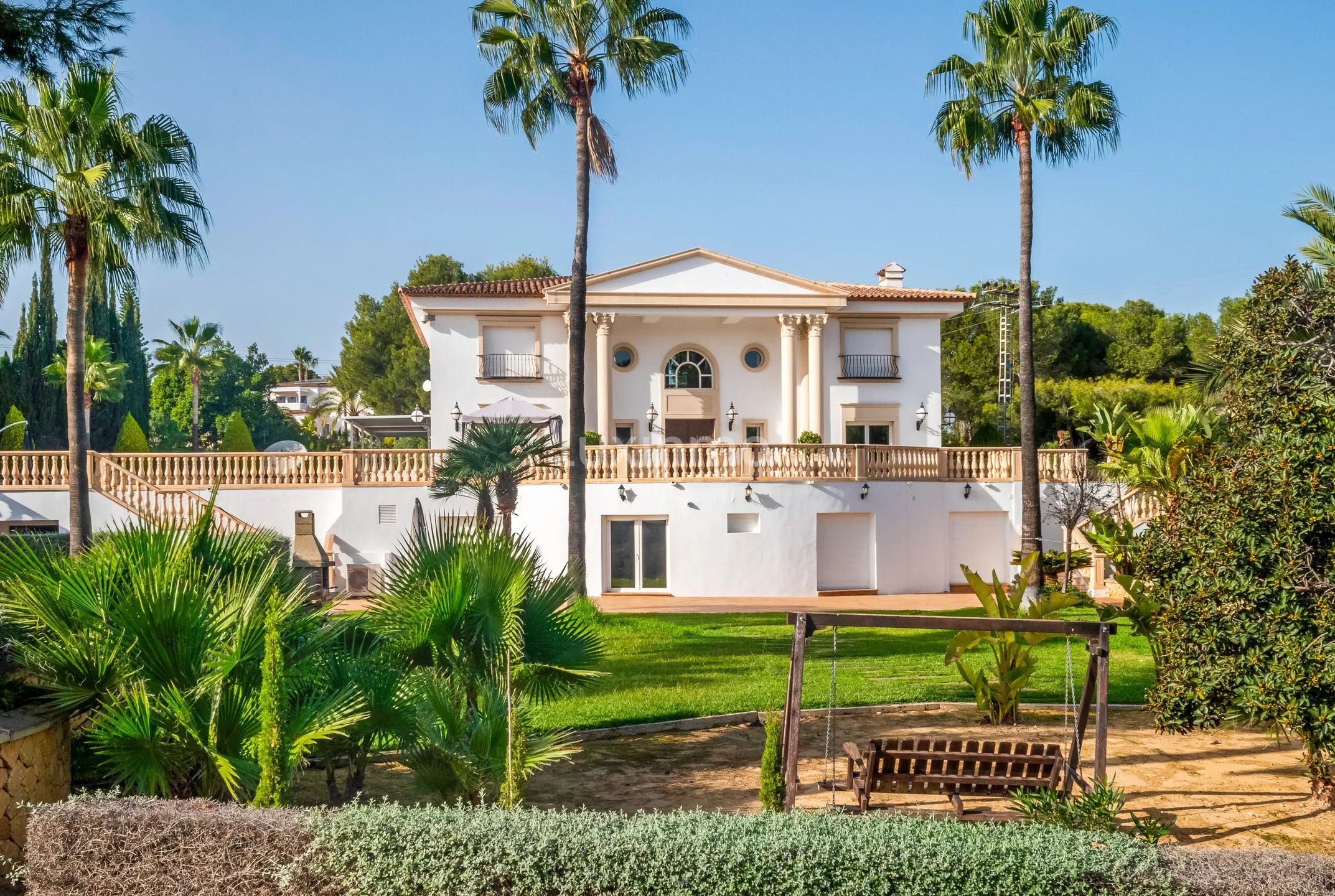 Beautiful mansion with swimming pool for rent in Altea — photo 46