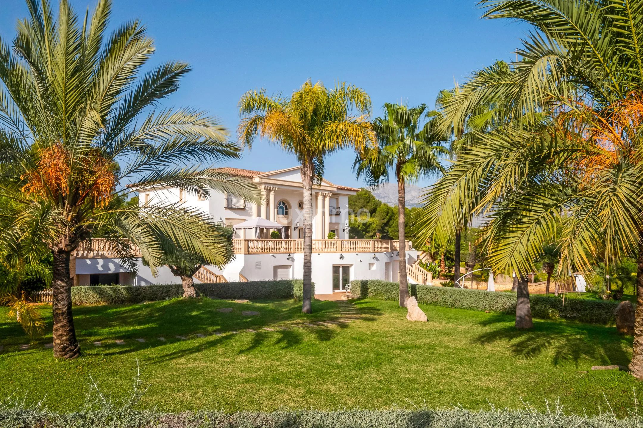 Beautiful mansion with swimming pool for rent in Altea — photo 48