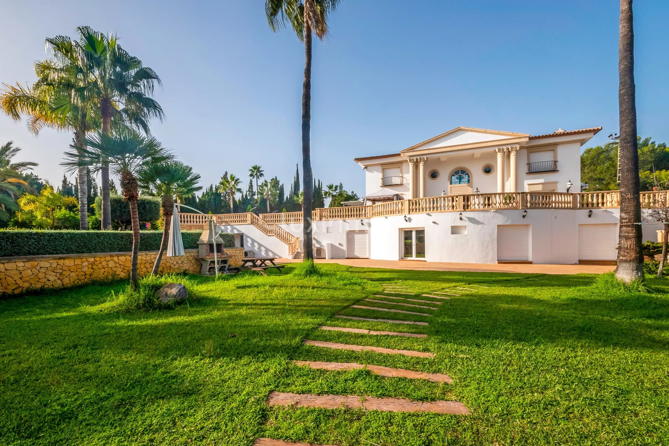 Beautiful mansion with swimming pool for rent in Altea — photo 47