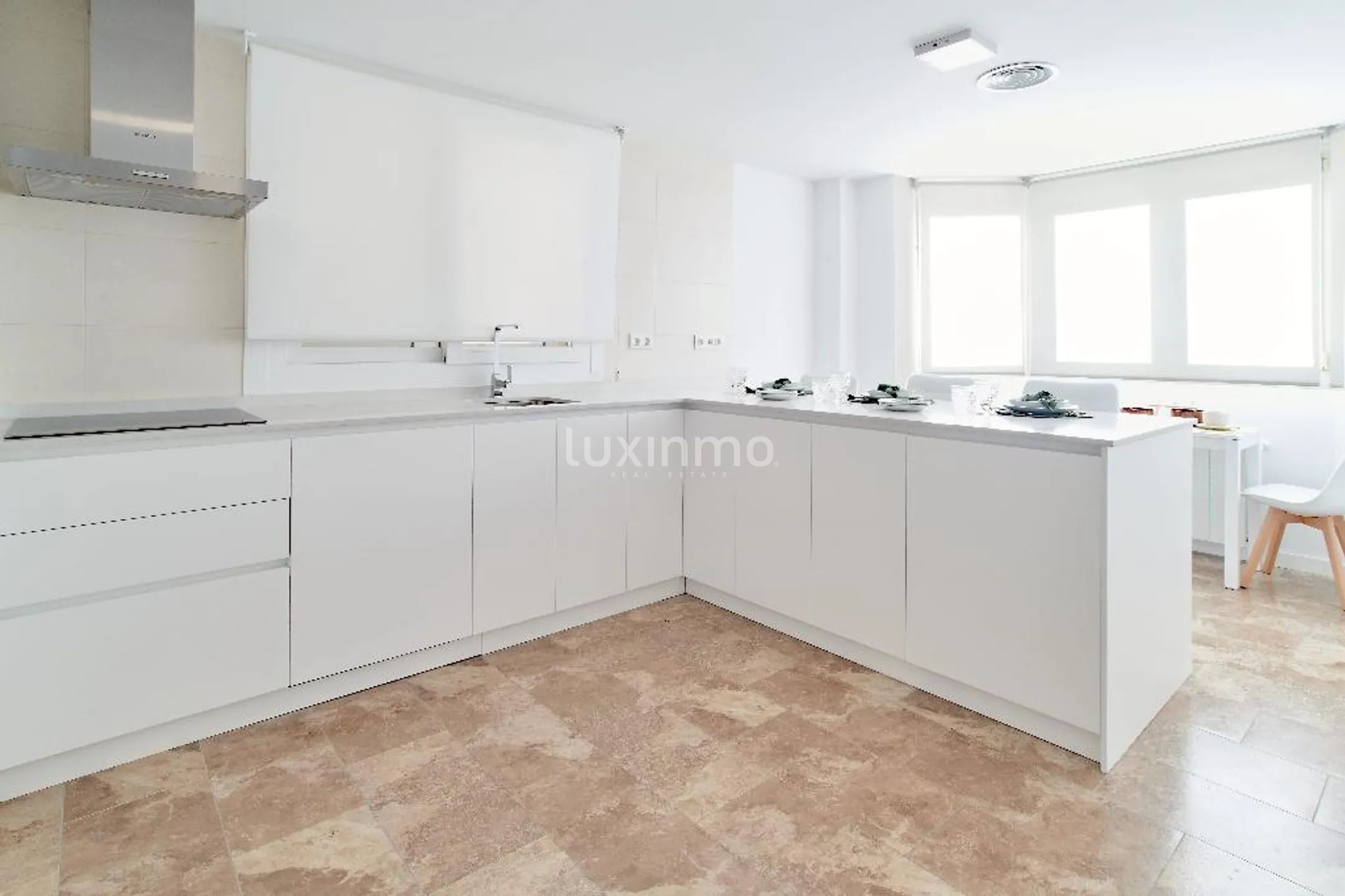 Wolnostojąca willa z 6 sypialniami — photo 13