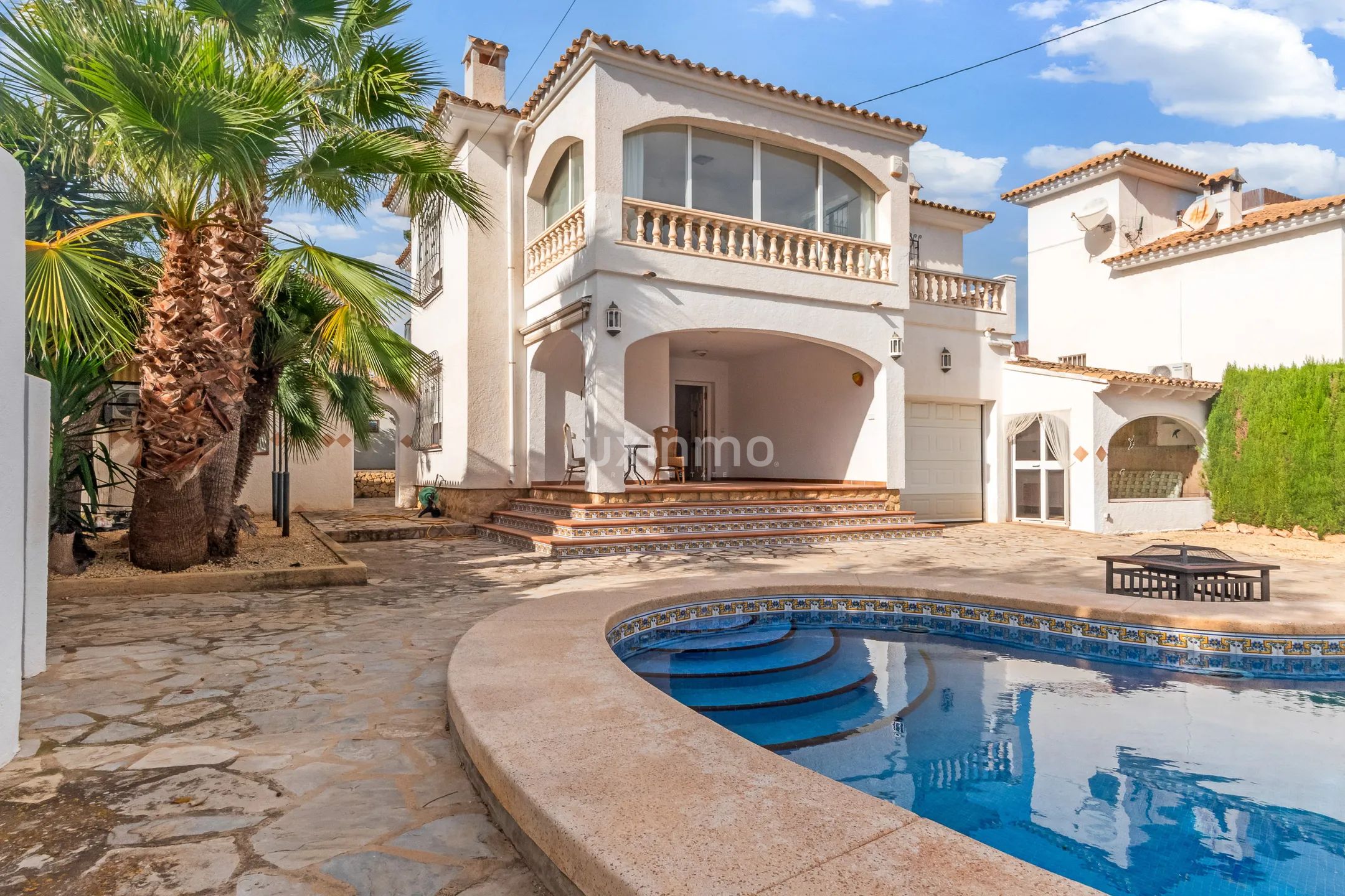 Frittliggende villa med basseng til salgs i Albir — photo 1