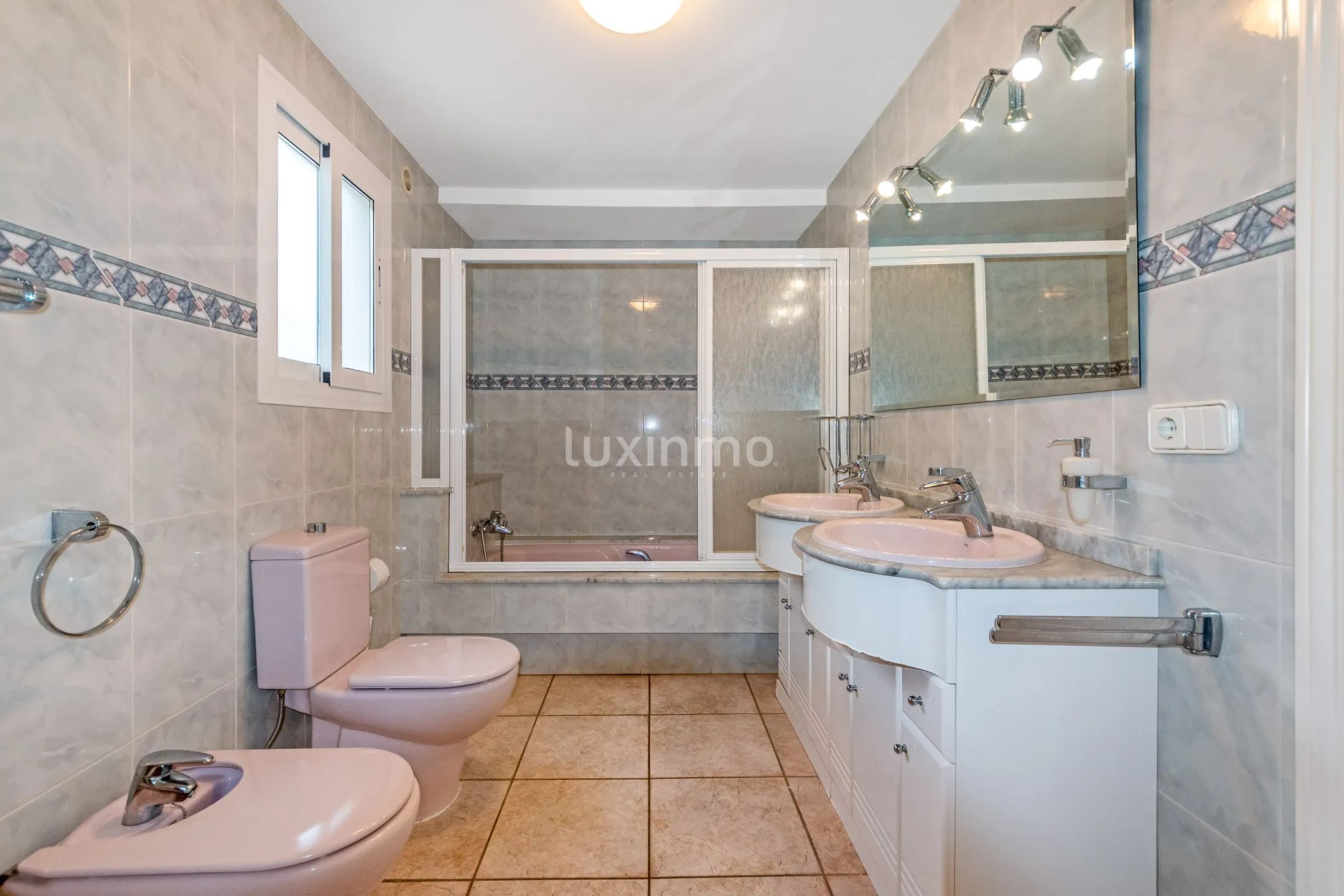 Frittliggende villa med basseng til salgs i Albir — photo 9